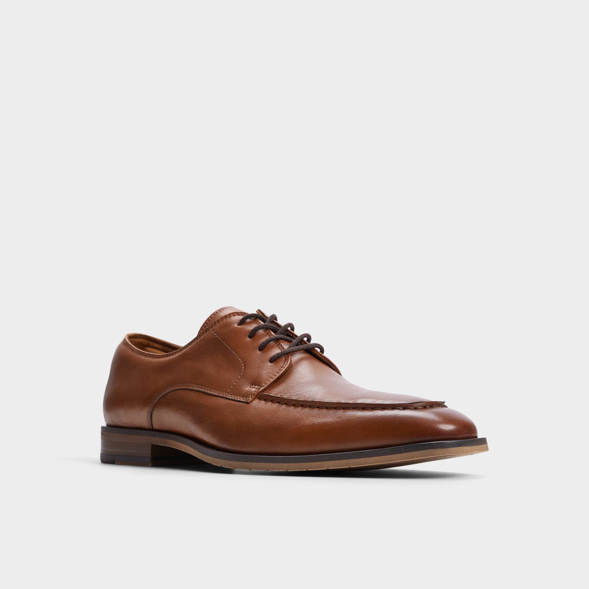 Three-quarter angle of Cognac Montcourt Derby shoe's front side
