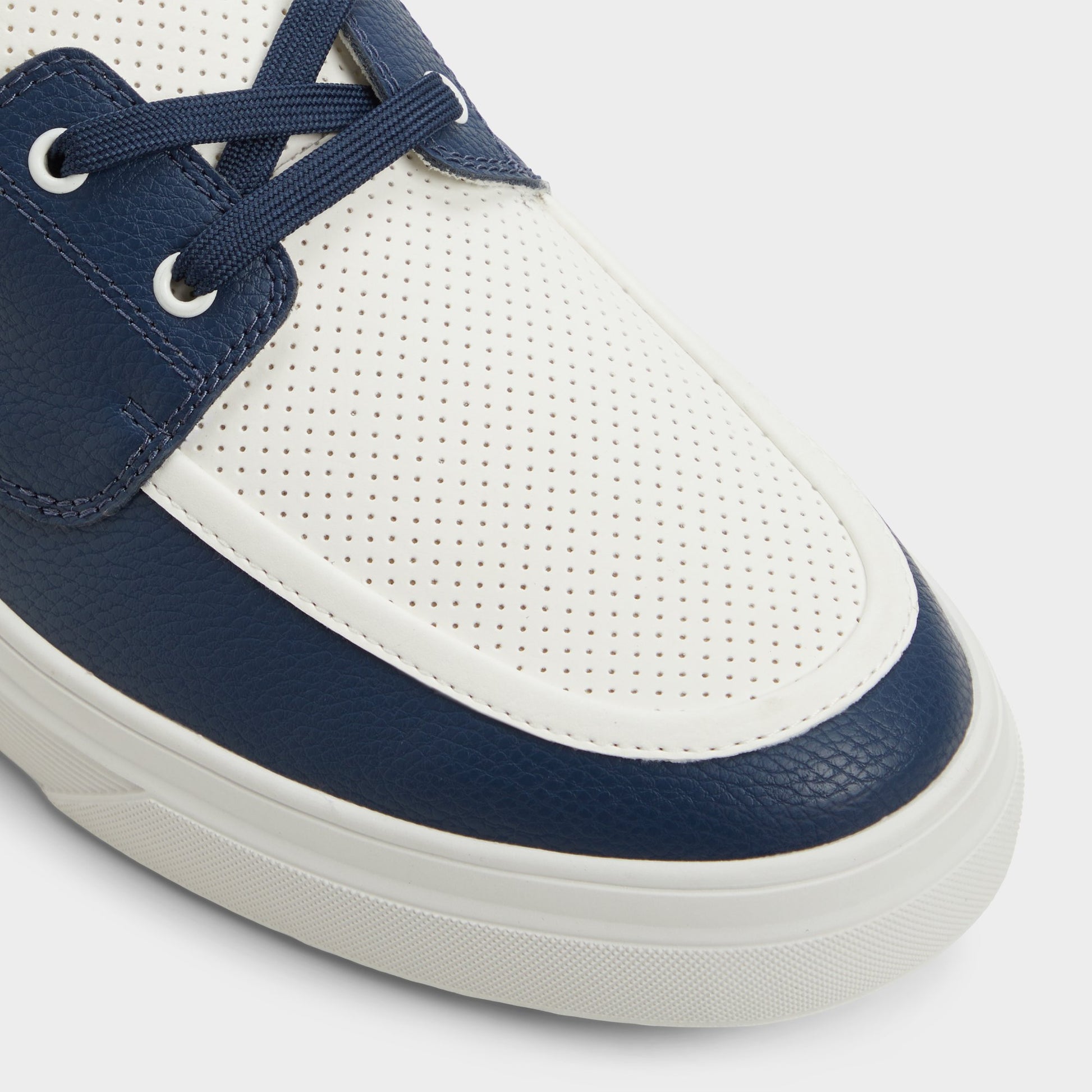 Close-up of the White/Navy Wildwave Boat shoe