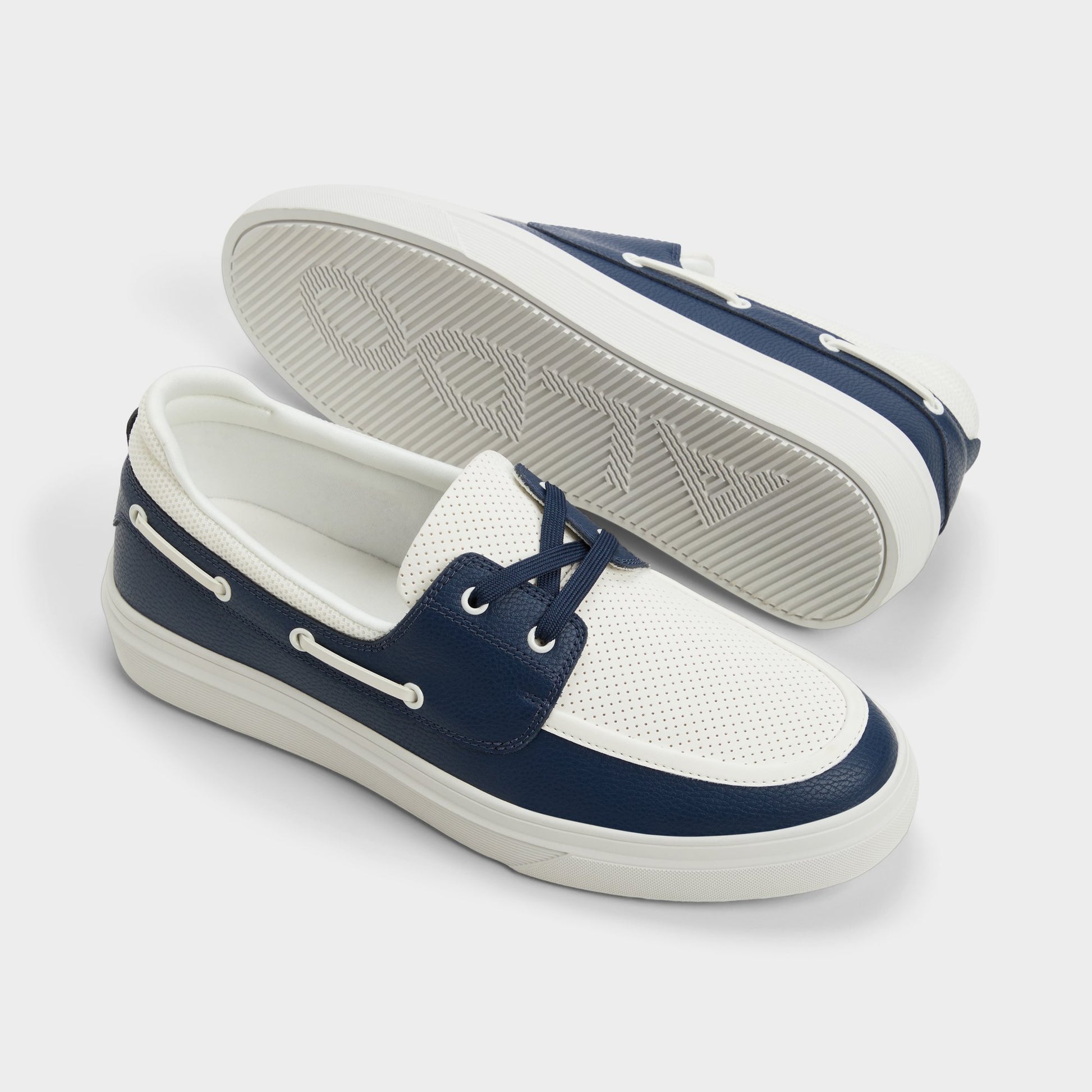 Highlighted view of a pair of White/Navy Wildwave Boat shoes