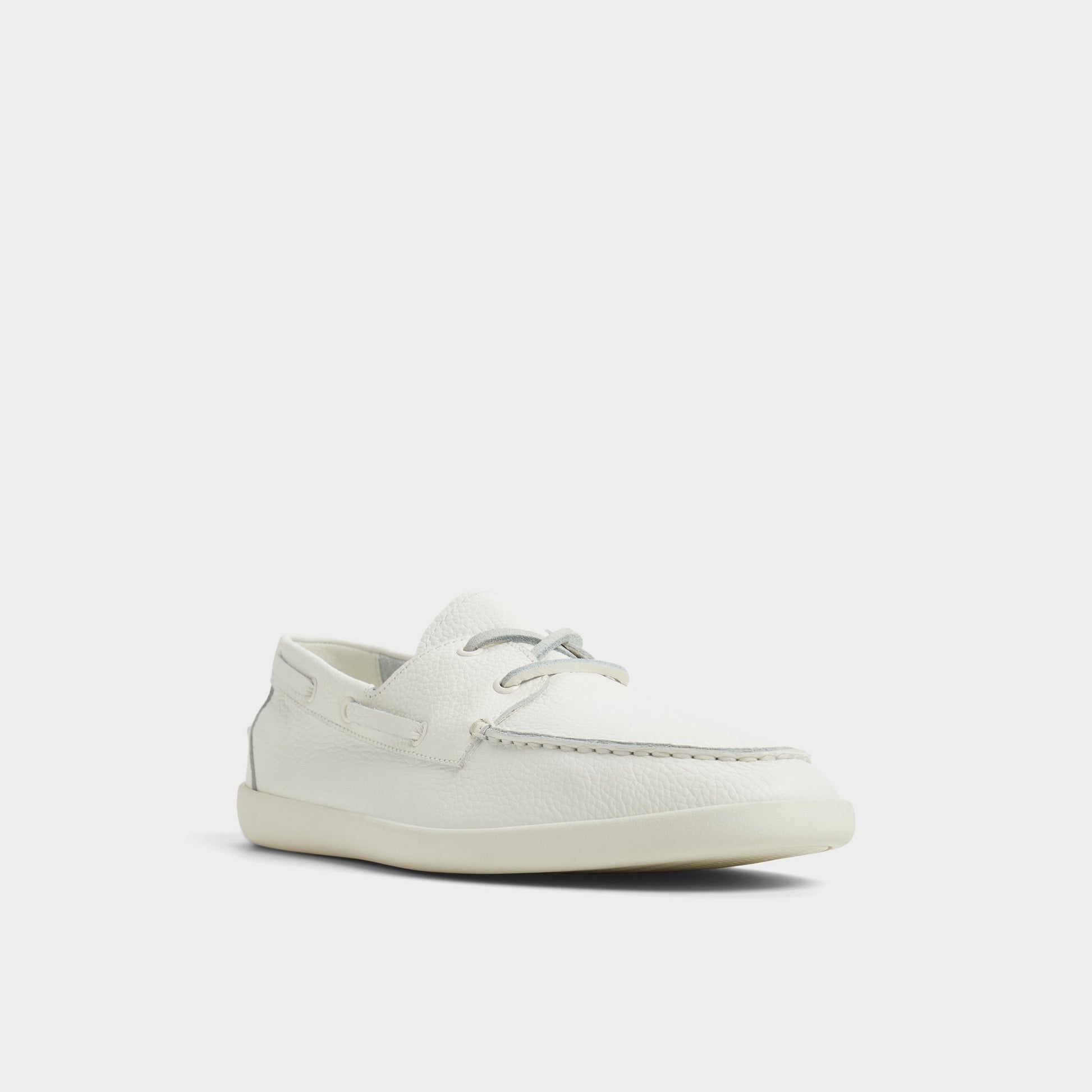 Three-quarter angle of Ecru Portwind Boat shoe's front side