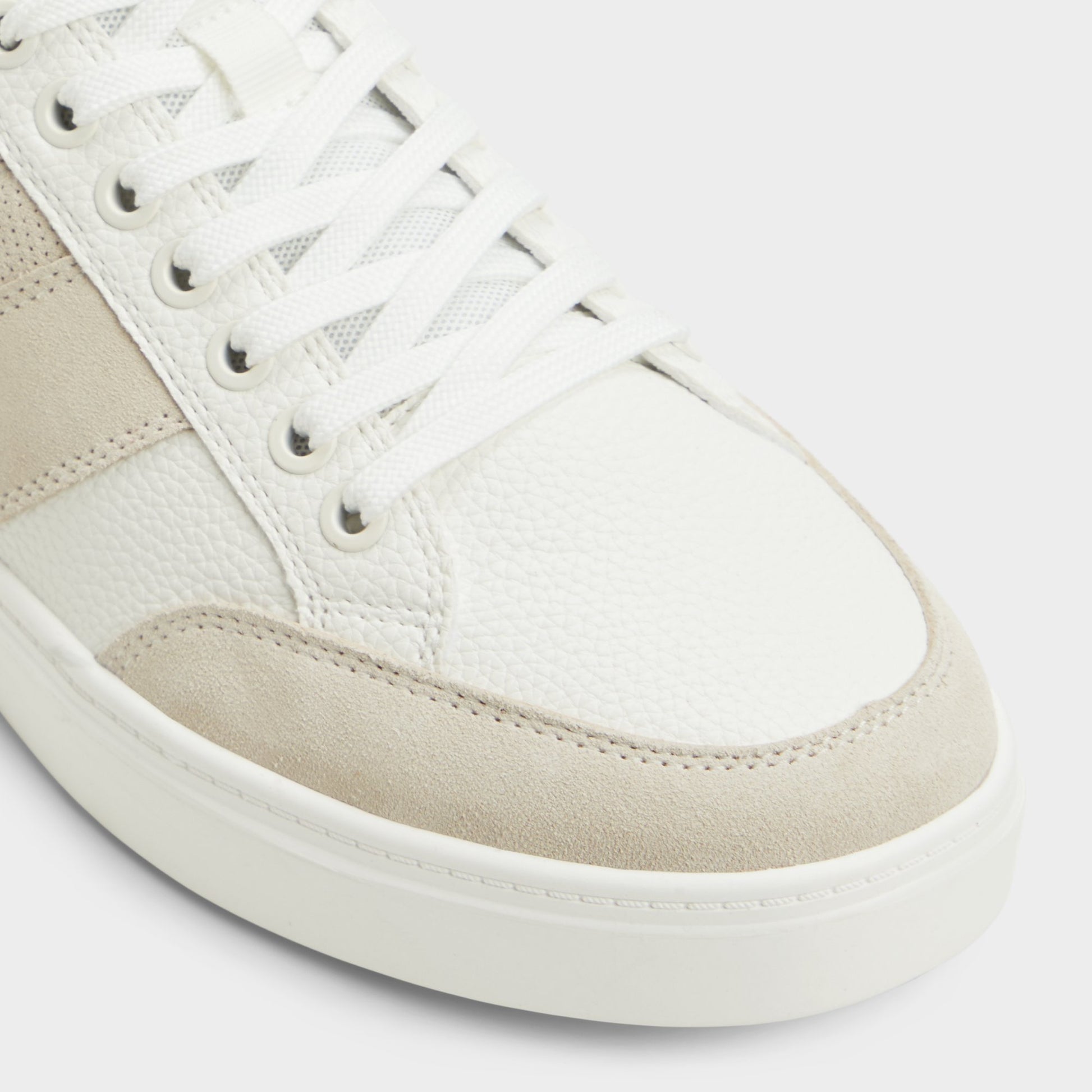 Close-up of the White/Bone Elio Low top sneaker