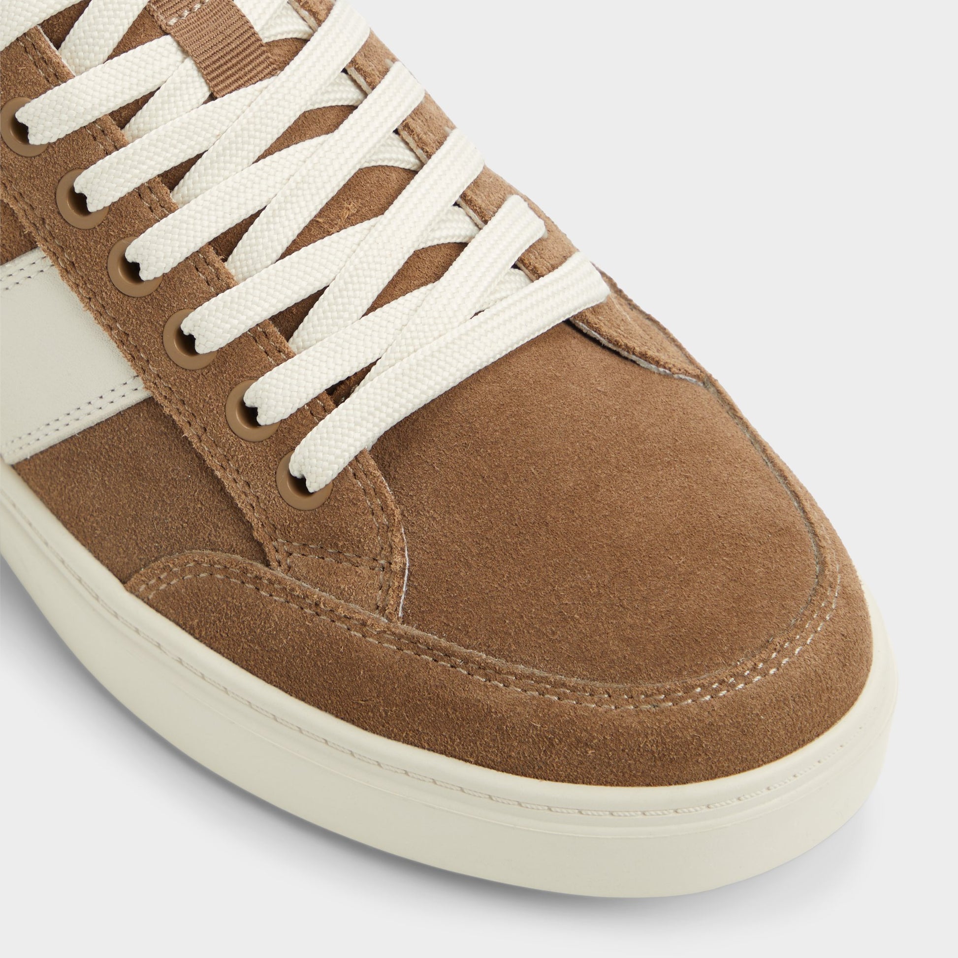 Close-up of the Other Brown Elio Low top sneaker