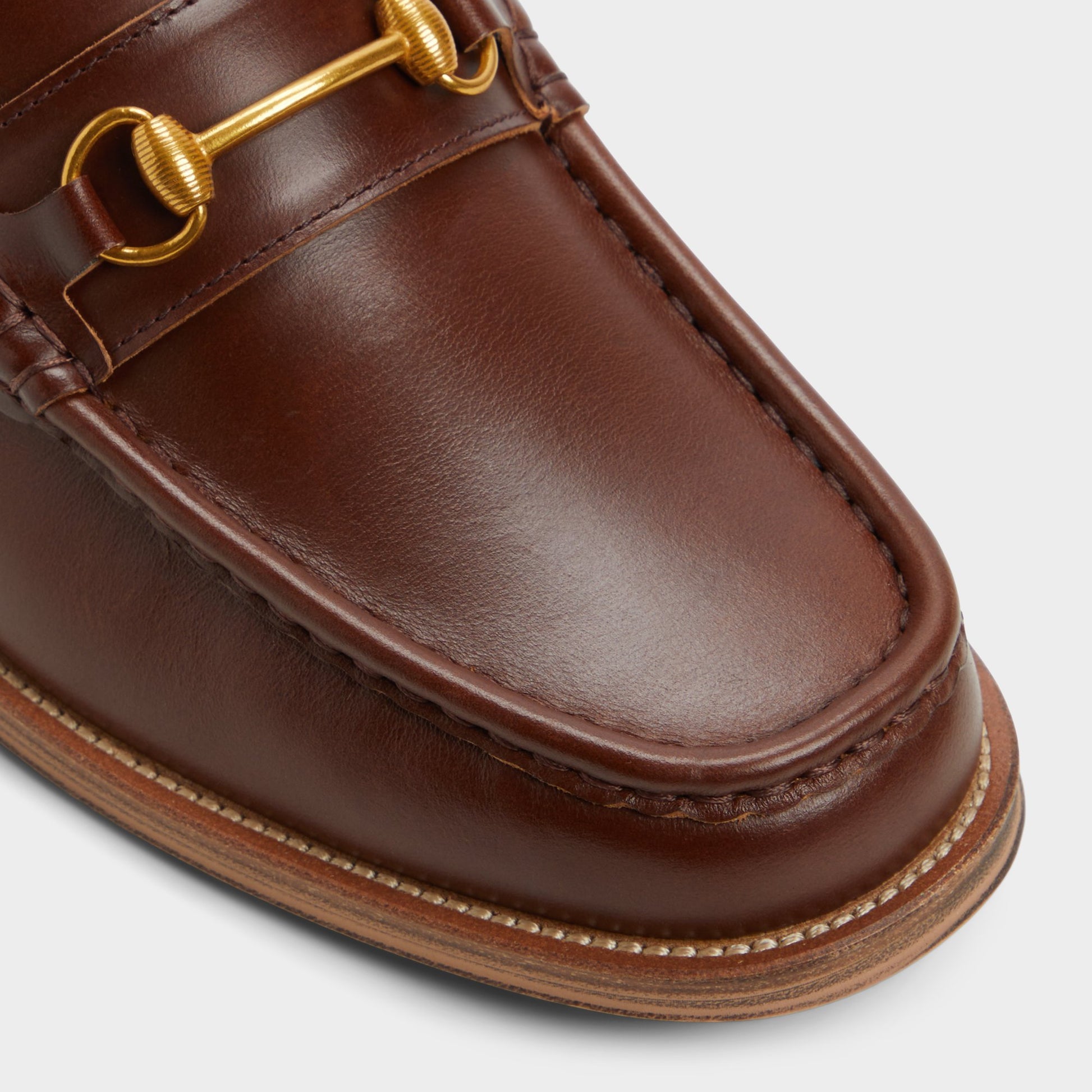 Close-up of the Medium Brown Wildwoodd Loafer