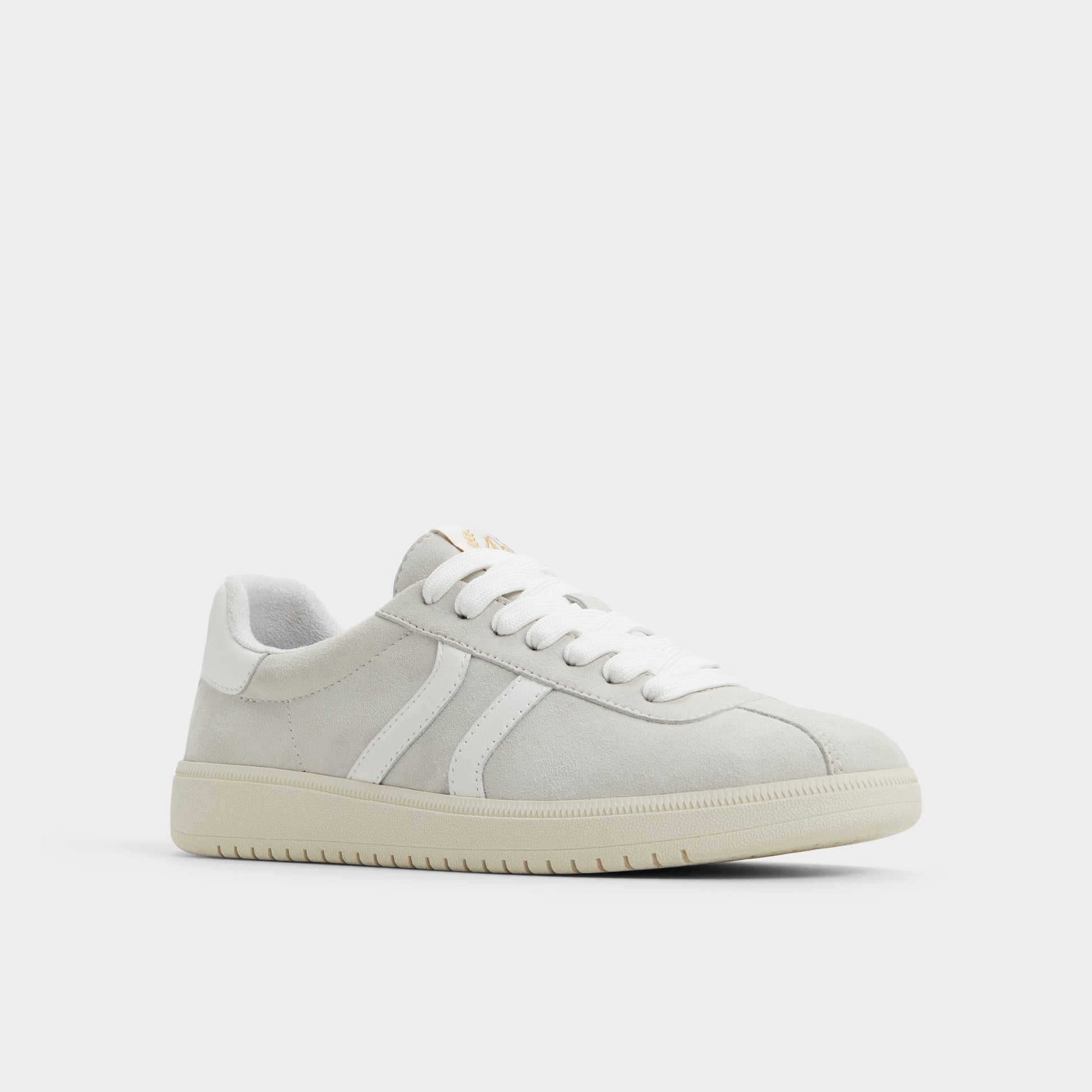 Three-quarter angle of Light Grey Chicsneaker Low top sneaker's front side
