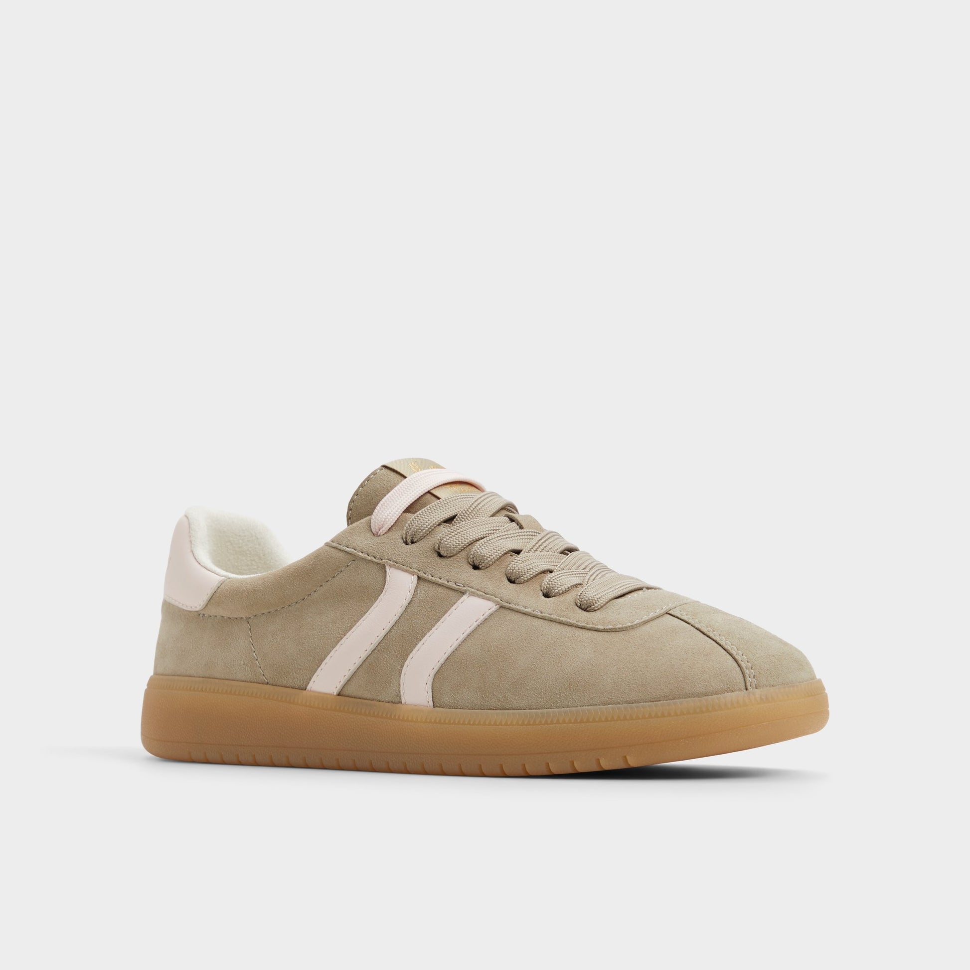 Three-quarter angle of Other Green Chicsneaker Low top sneaker's front side