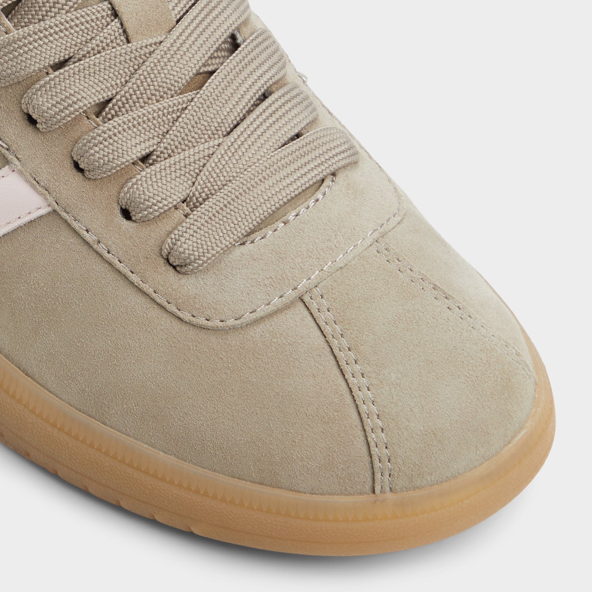Close-up of the Other Green Chicsneaker Low top sneaker
