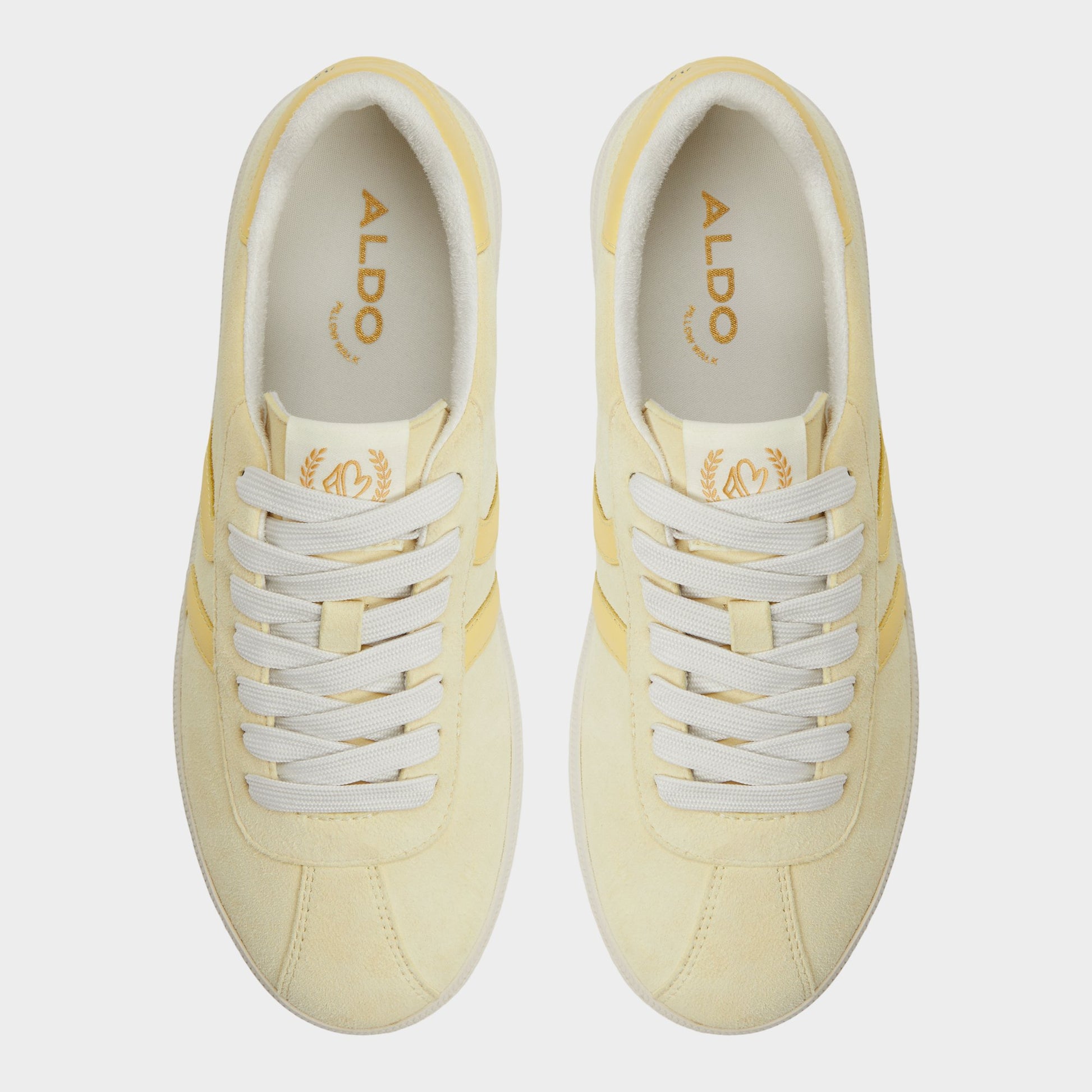 Top-down view of the Light Yellow Chicsneaker Low top sneaker