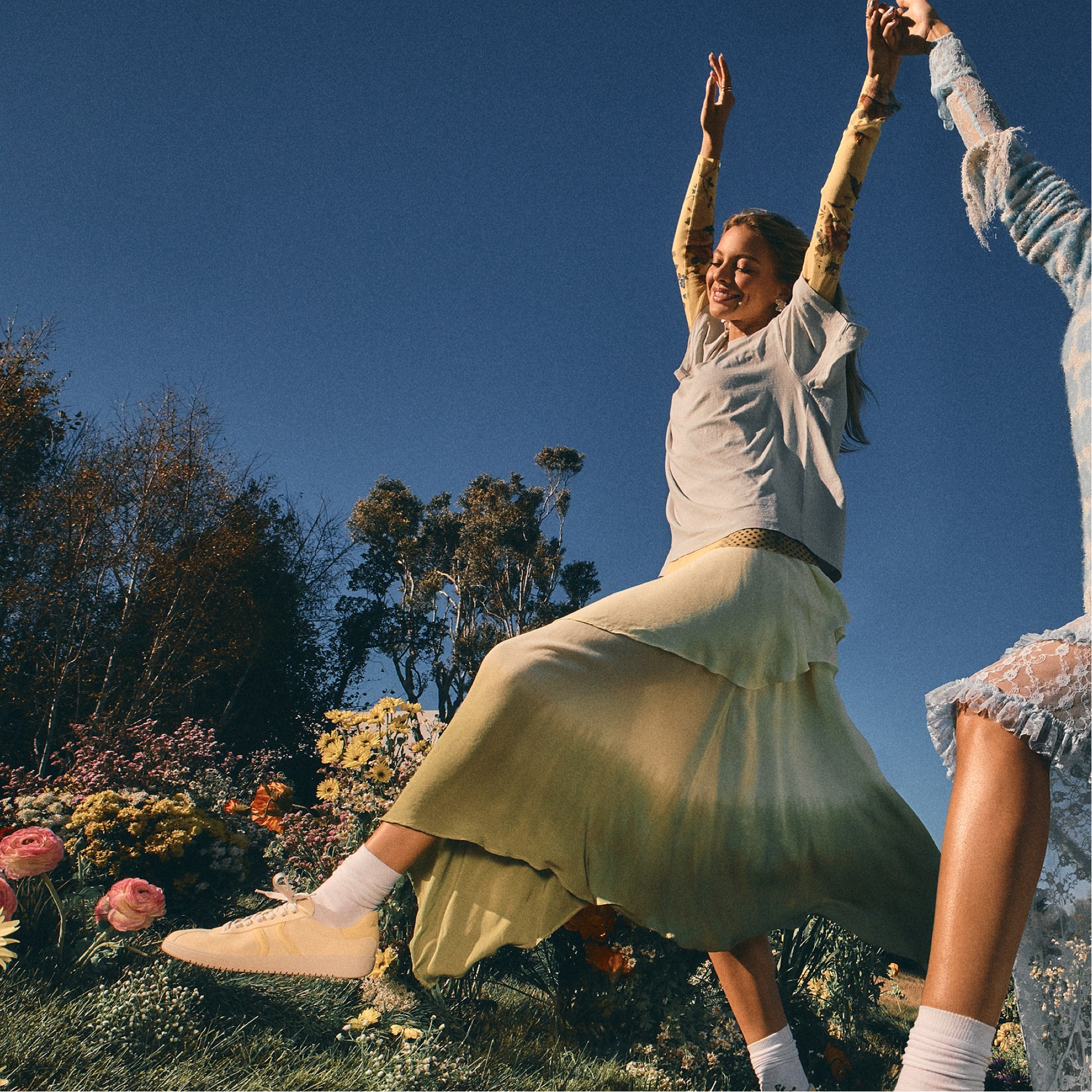 Chicsneaker Light Yellow Women's Low top sneakers