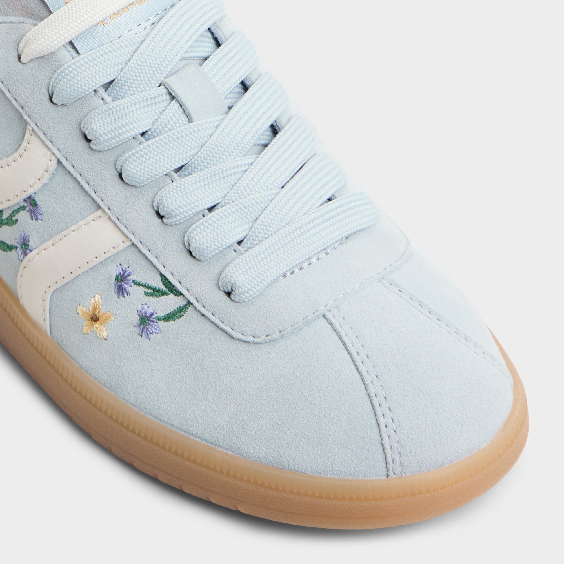 Close-up of the Other Blue Chicsneaker Low top sneaker