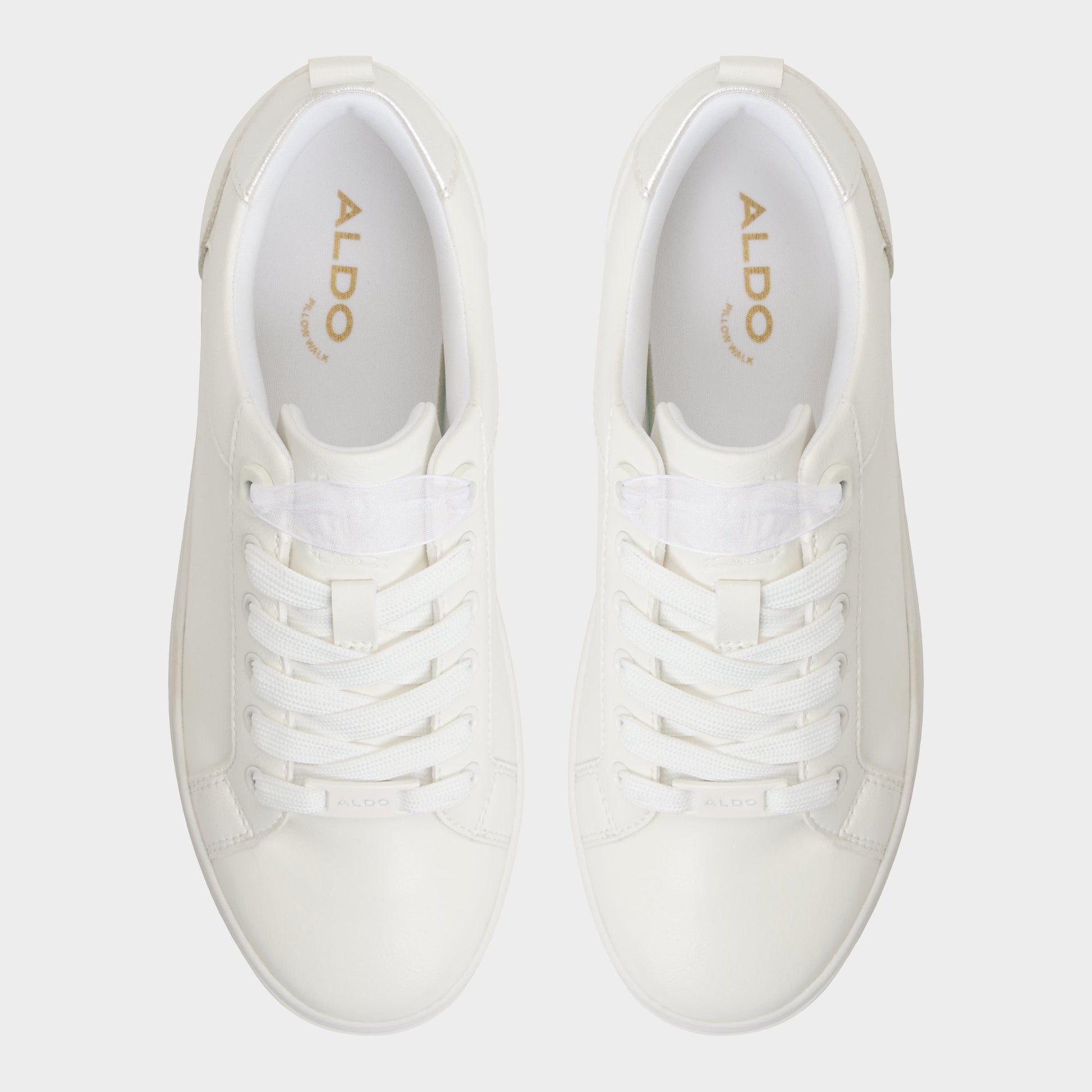 Top-down view of the Open White Chiccomfort Low top sneaker
