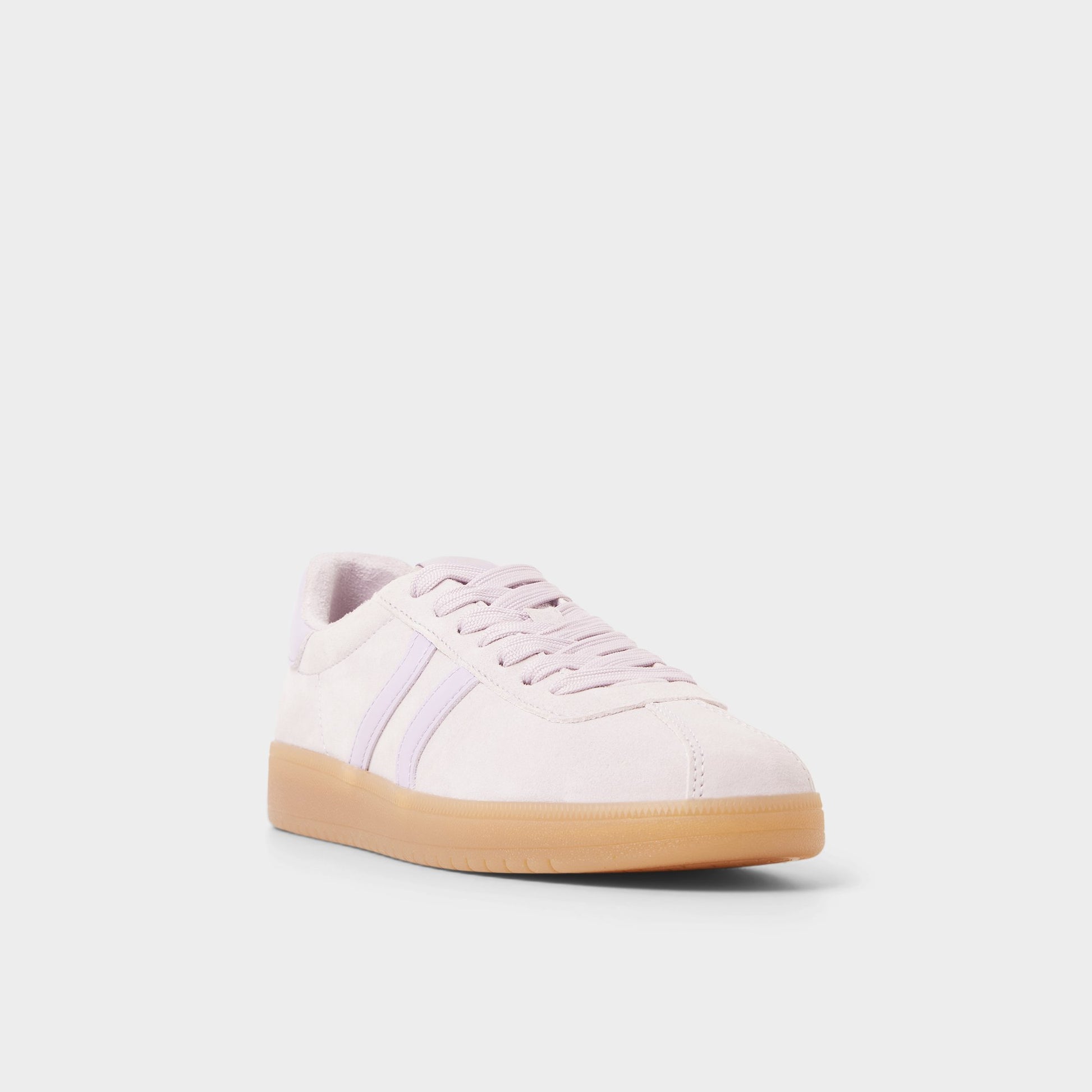 Three-quarter angle of Light Purple Chicsneaker Low top sneaker's front side