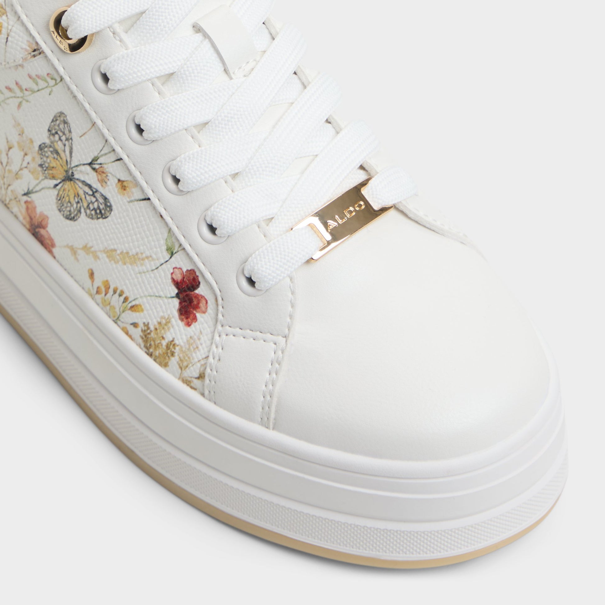 Close-up of the Multi Chiccomfort Low top sneaker