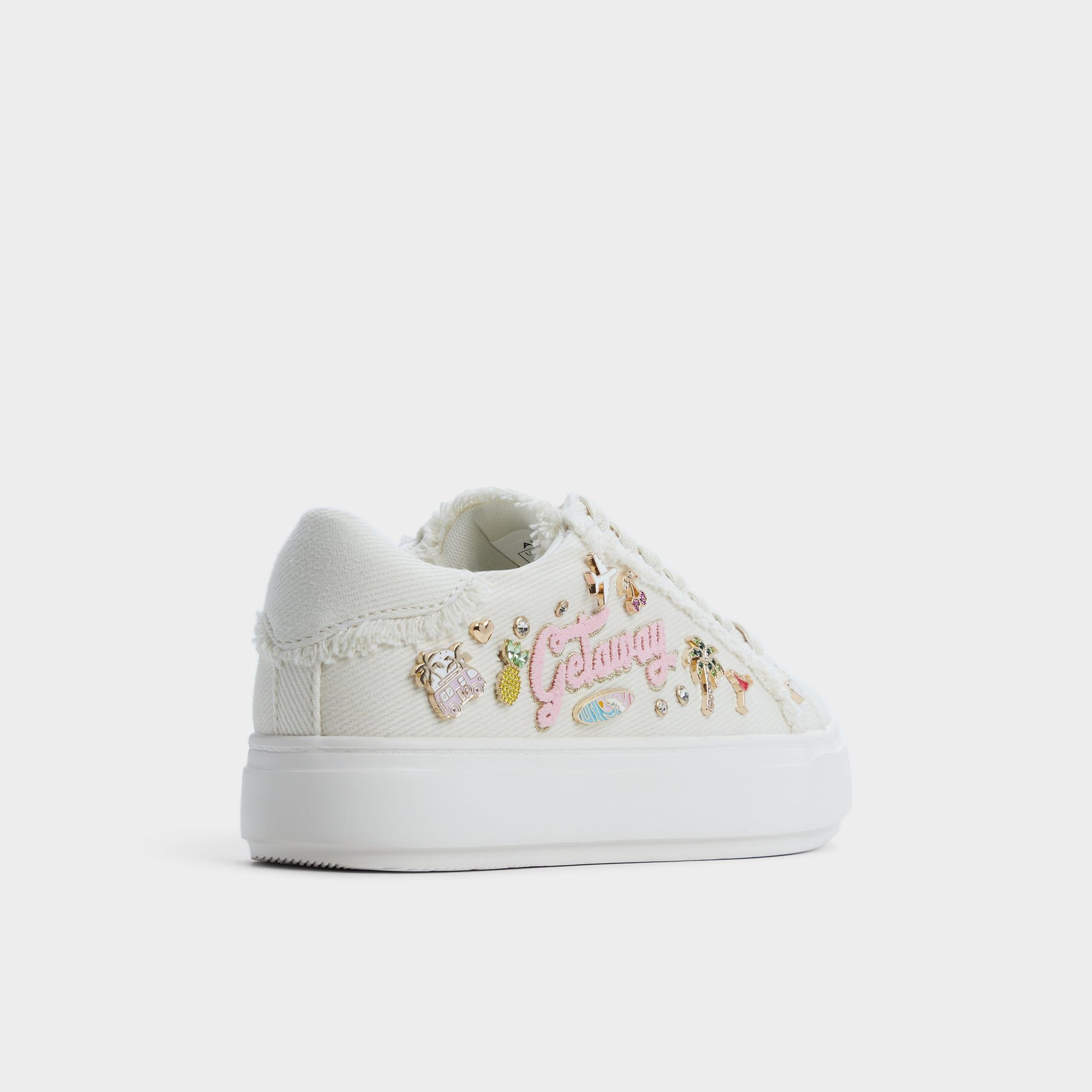 Three-quarter angle of Multicolor Beachvibes Low top sneaker's back side