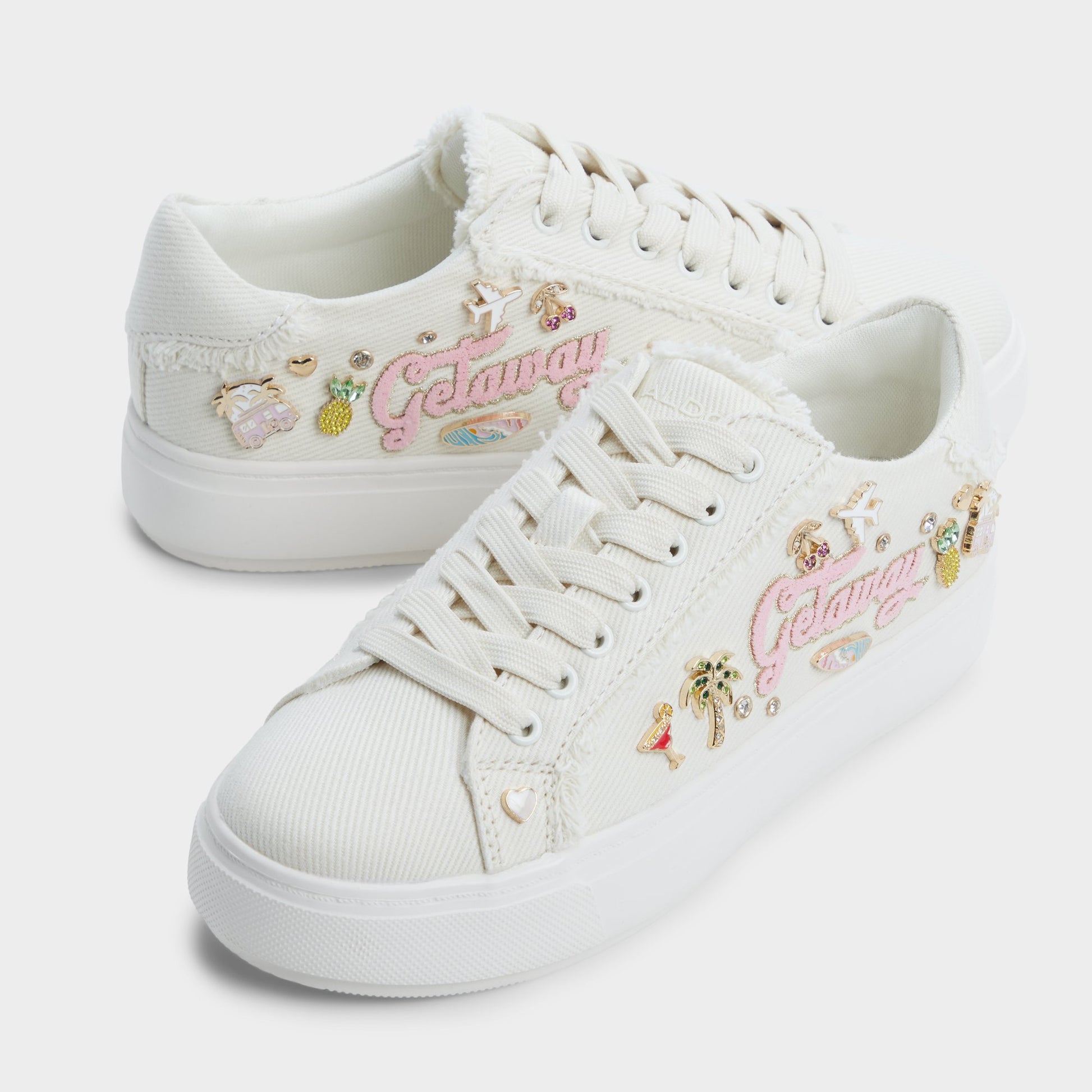 Highlighted view of a pair of Multicolor Beachvibes Low top sneakers