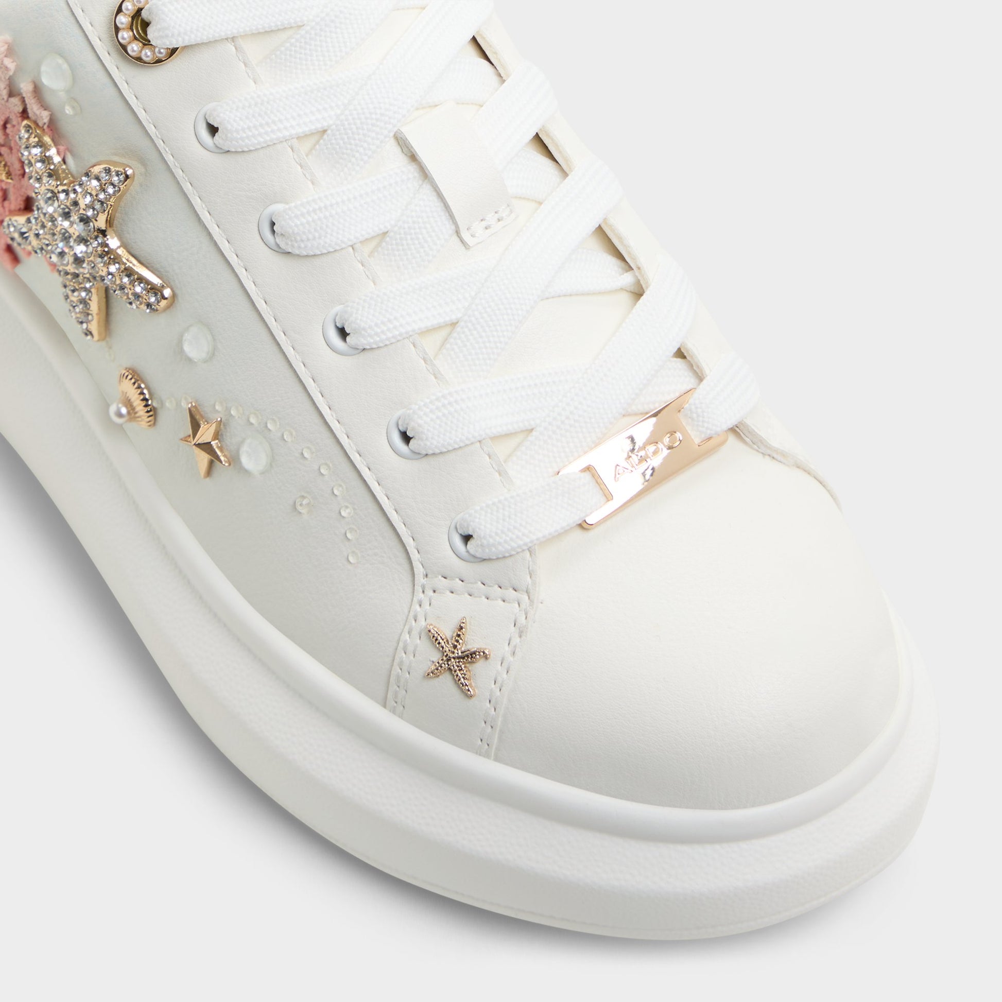 Close-up of the White/Multi Seafoam Low top sneaker