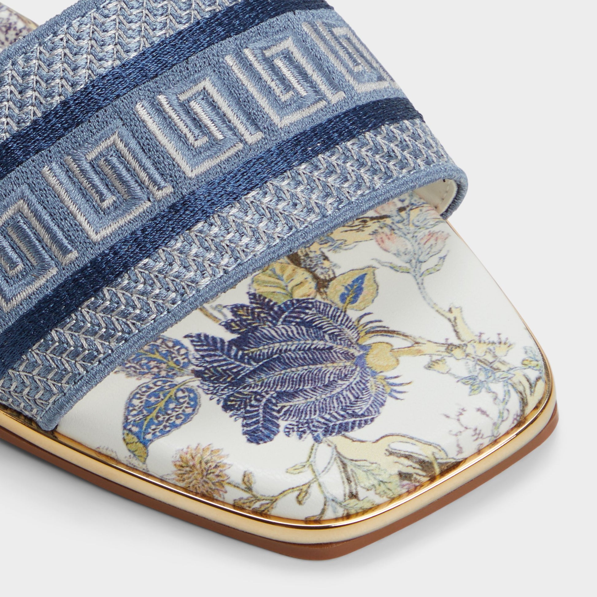 Close-up of the Multi Oceania Slide sandal