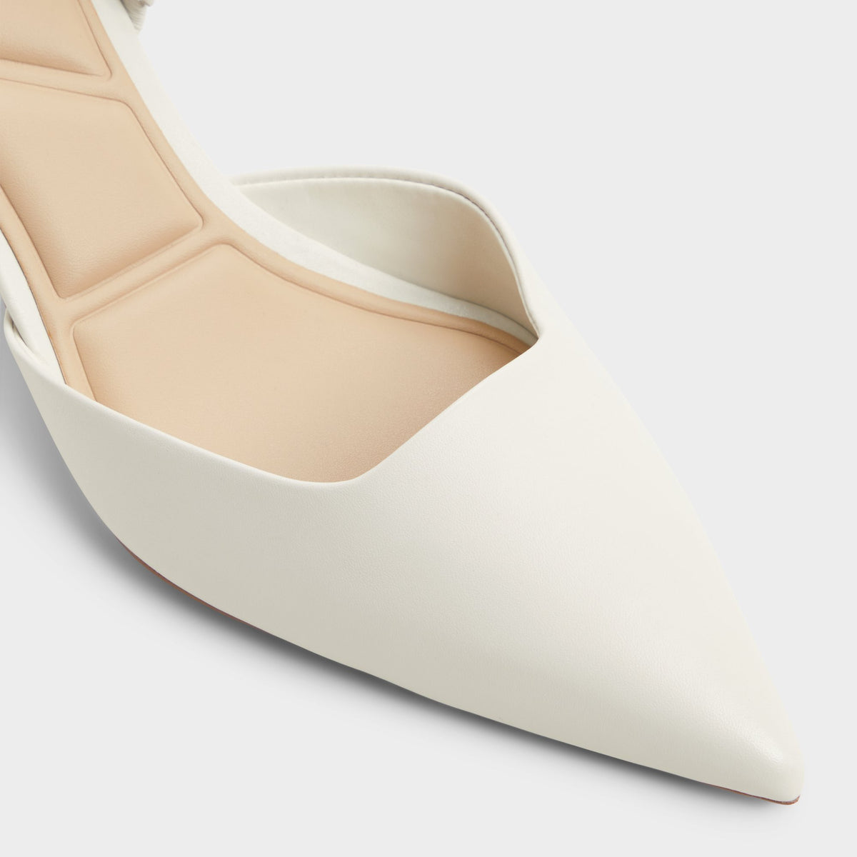 Close-up of the Open White Gavedessi-xt Slingback heel