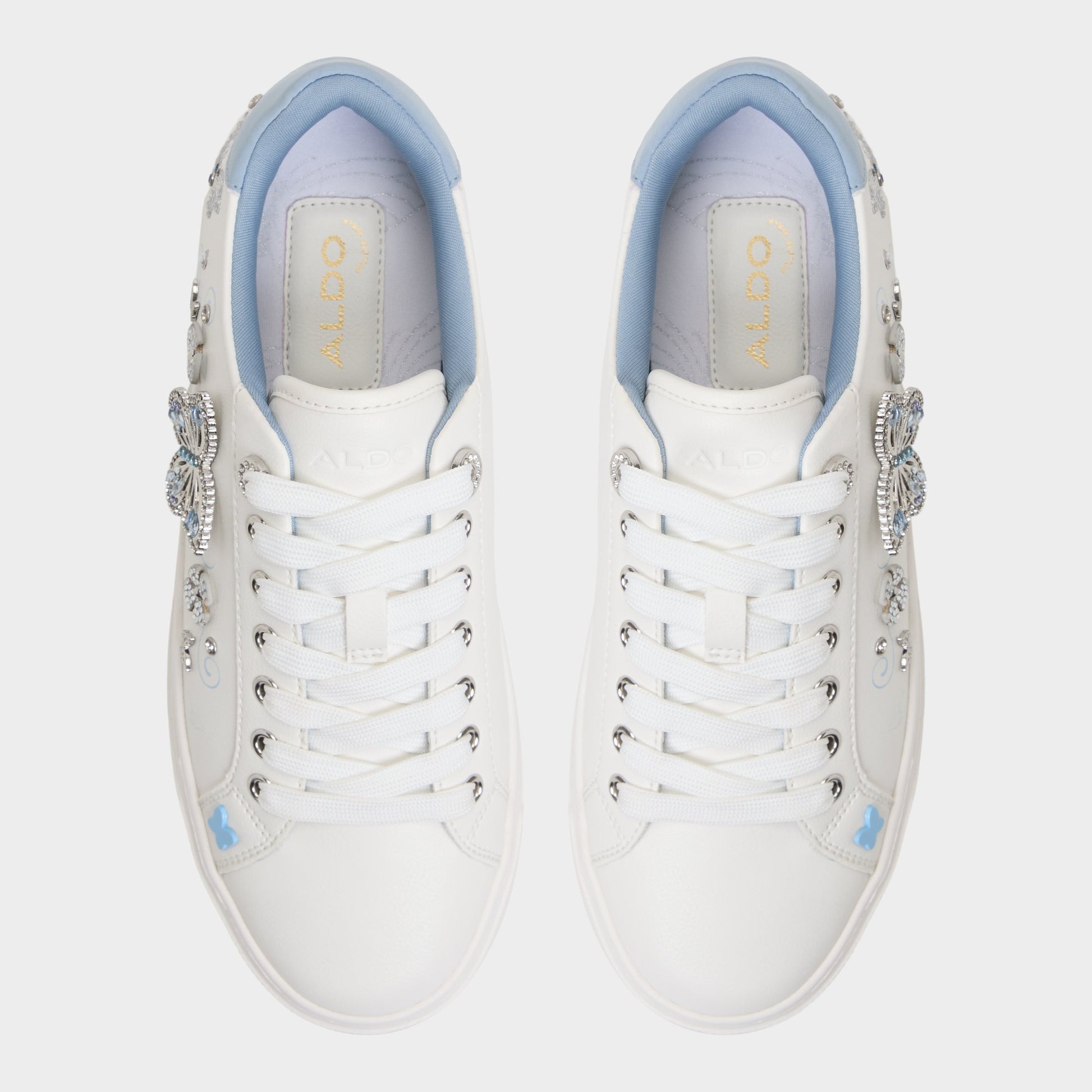Top-down view of the White/Multi Saxony Low top sneaker