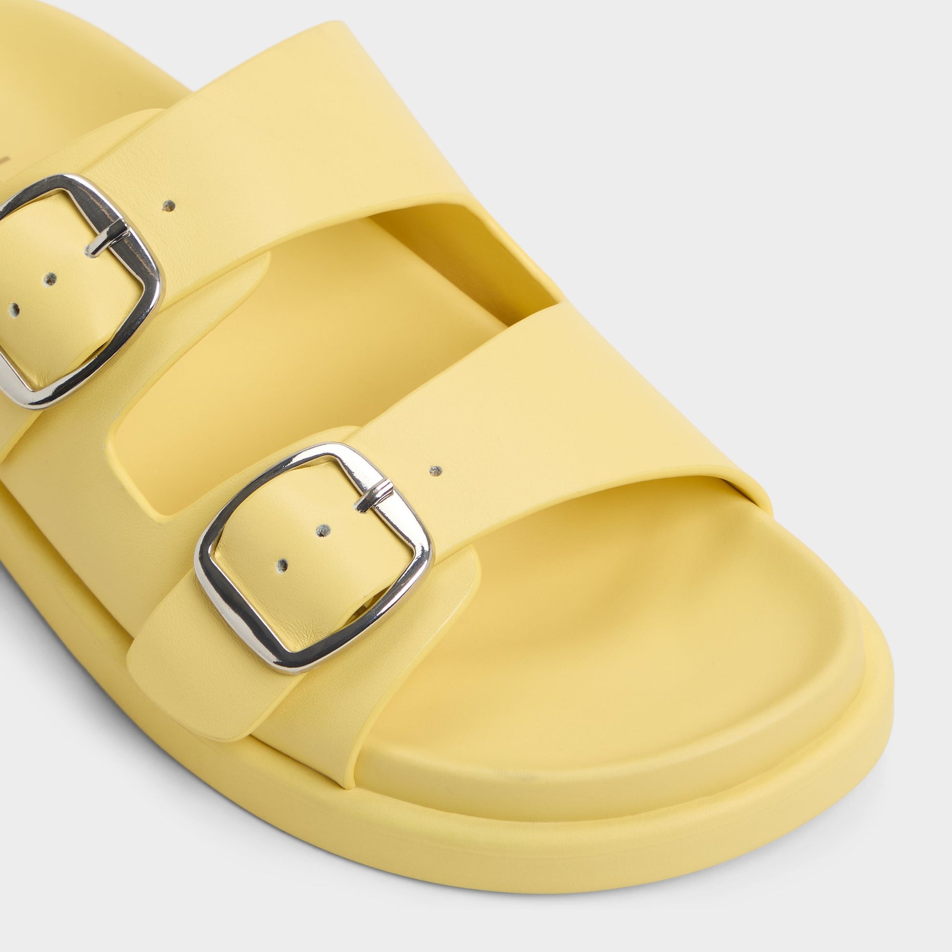 Gros plan de la Jaune Bohochic Sandale à assise plantaire