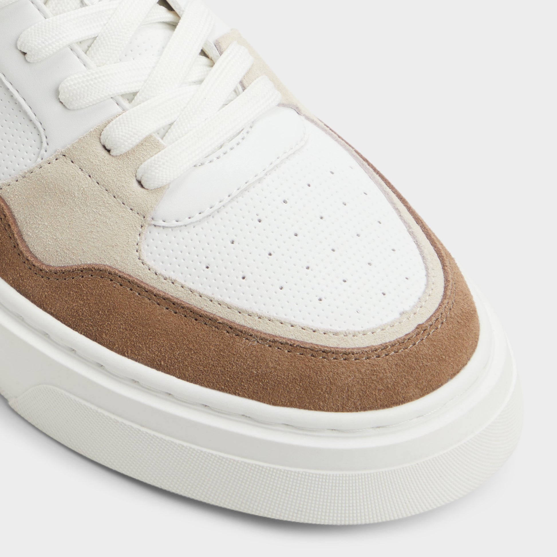 Close-up of the White Combo Callisto
