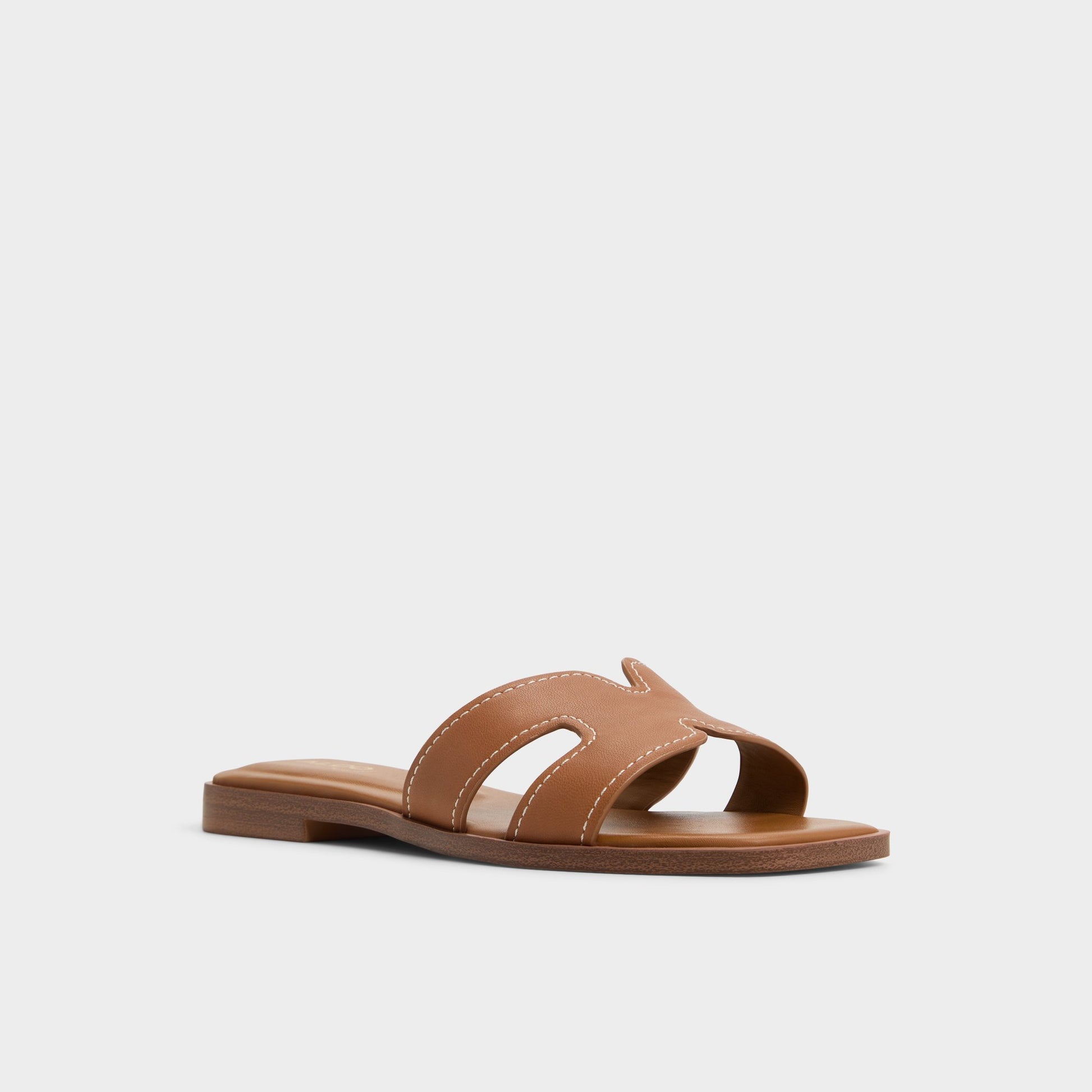 Three-quarter angle of Medium brown Itsandal Slide sandal's front side