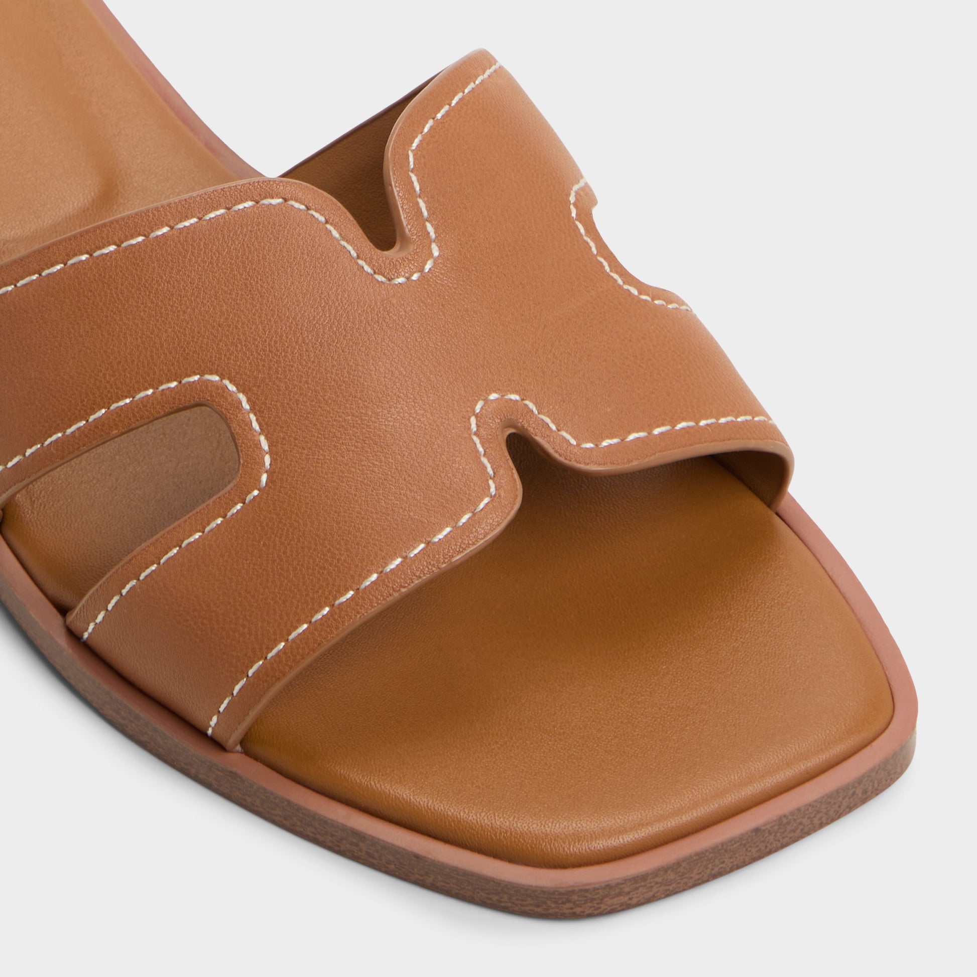 Close-up of the Medium brown Itsandal Slide sandal