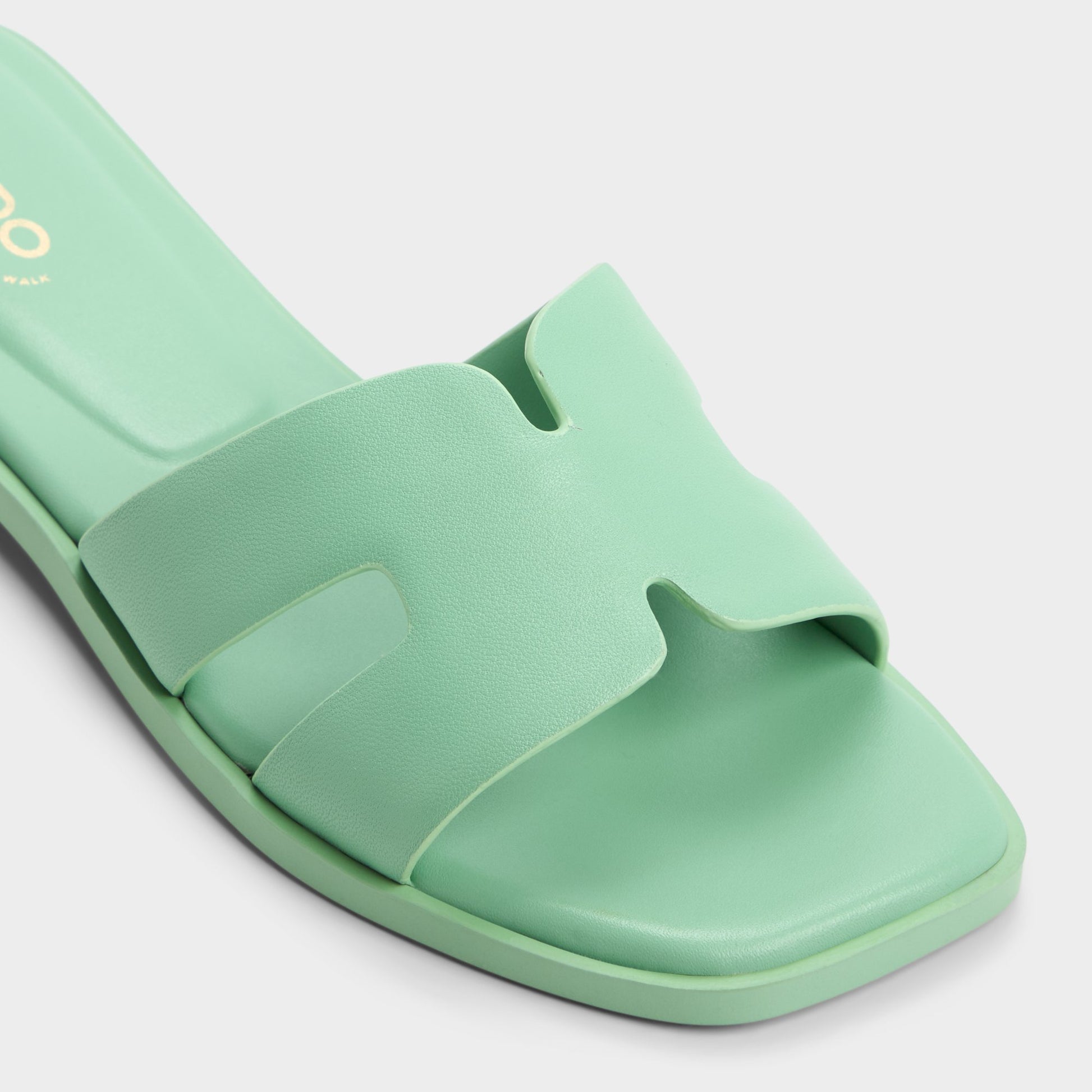 Close-up of the Medium Green Itsandal Slide sandal