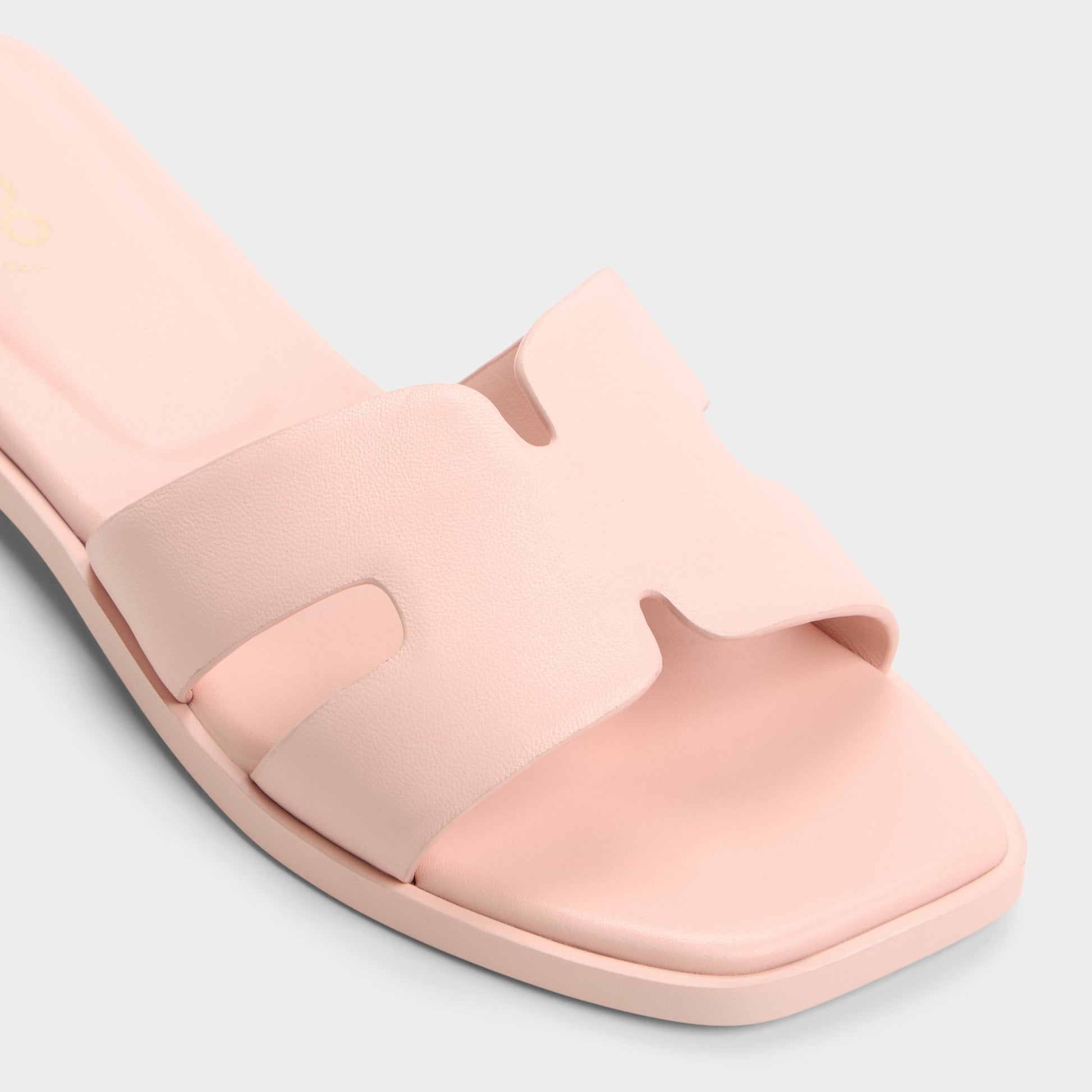 Close-up of the Light Pink Itsandal Slide sandal