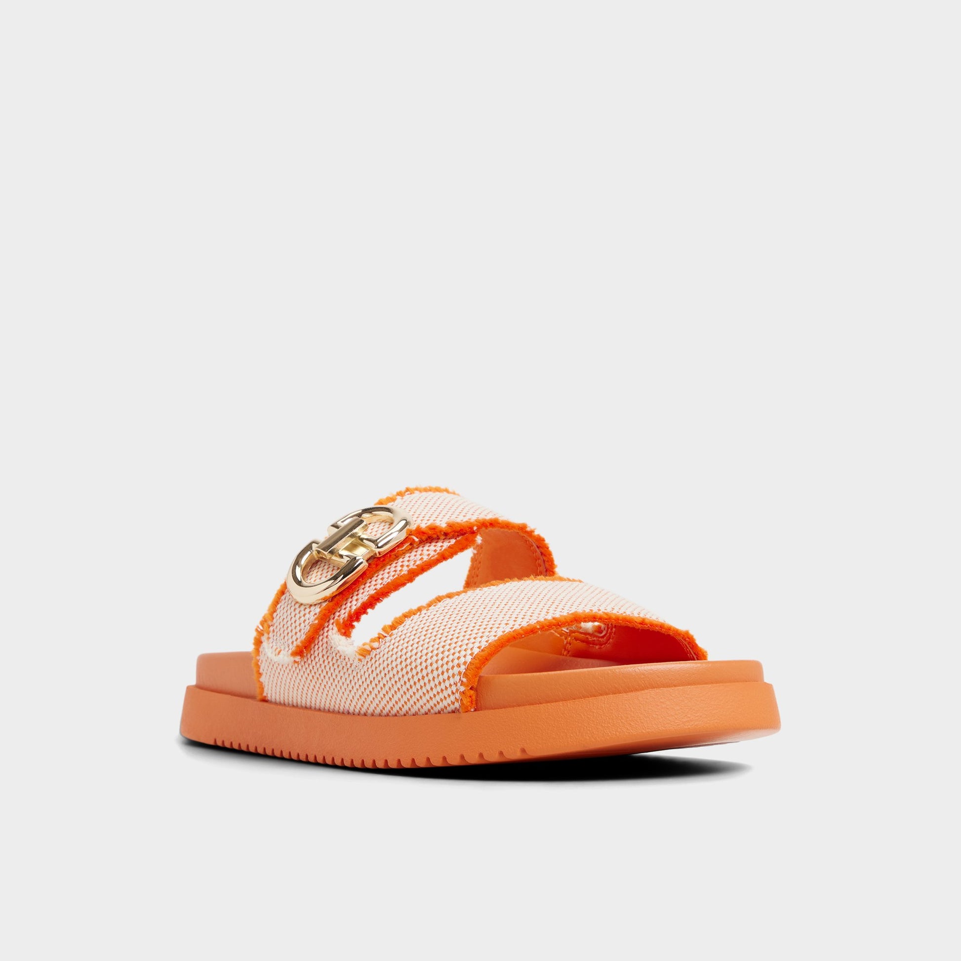 Three-quarter angle of Orange Daisymae 's front side
