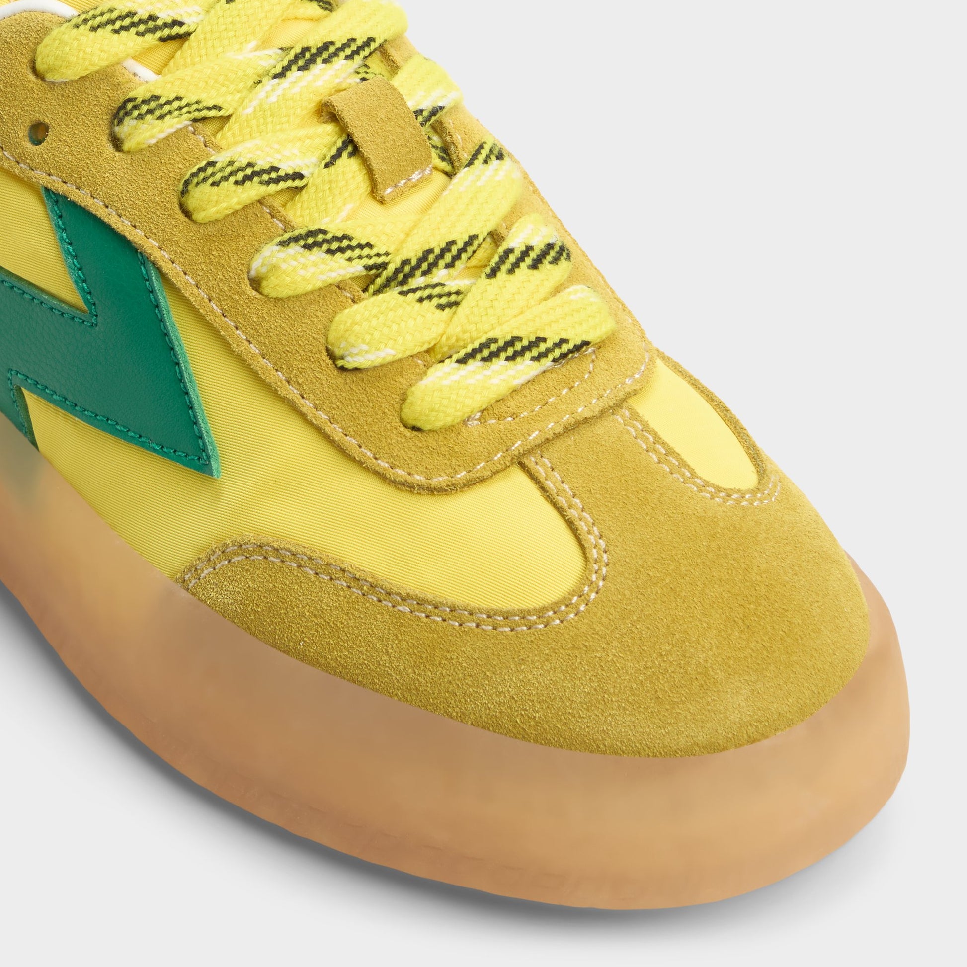 Close-up of the Yellow Multi Retrostep Low top sneaker