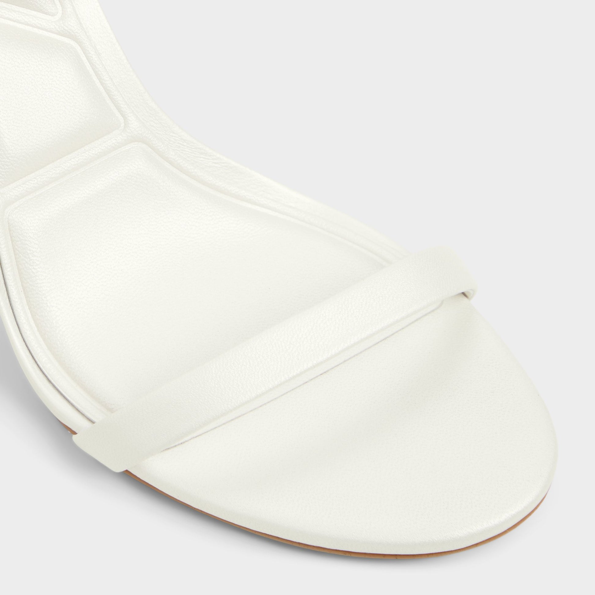 Close-up of the White Arielheel Disney | ALDO
