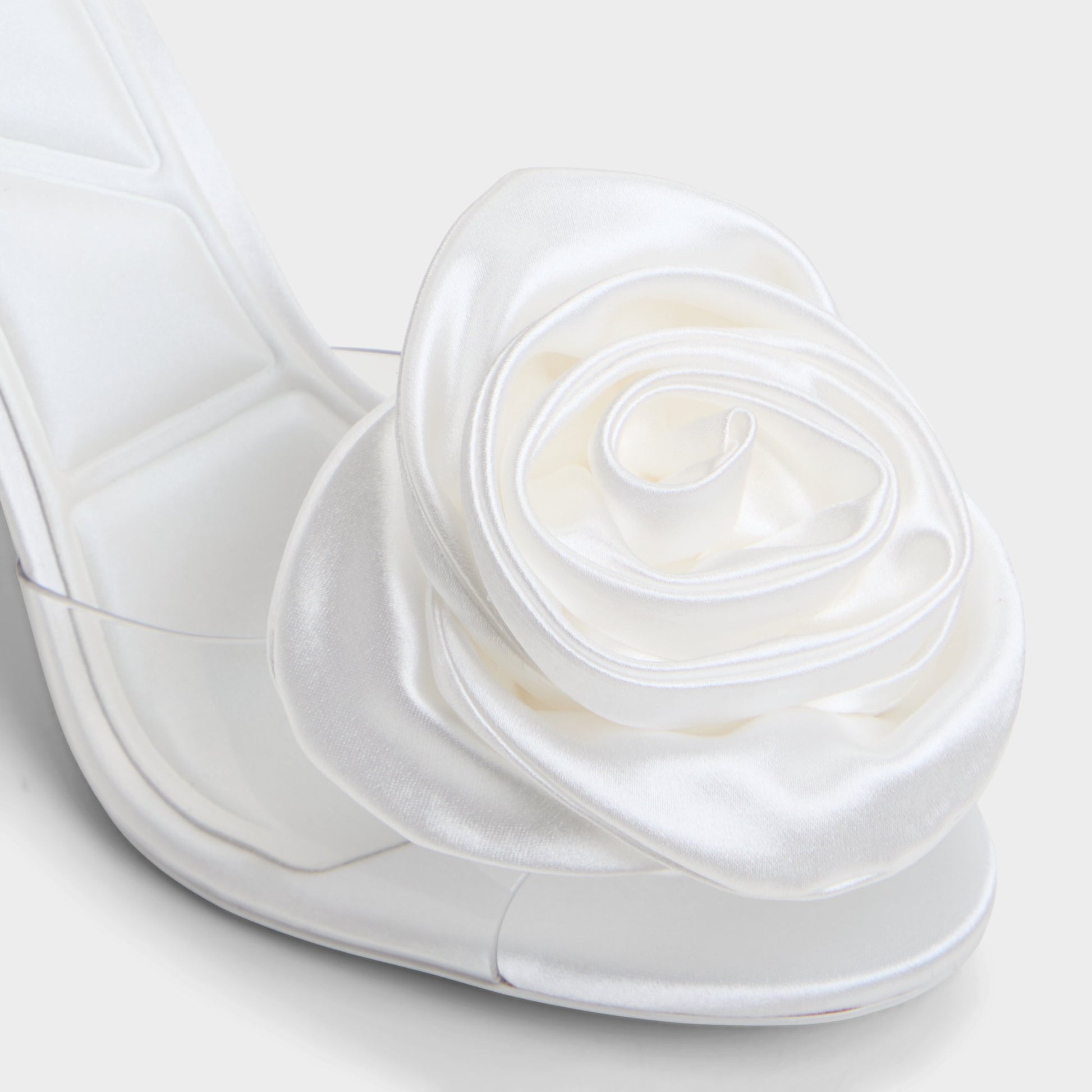 Close-up of the White Cinderellamule Disney | ALDO