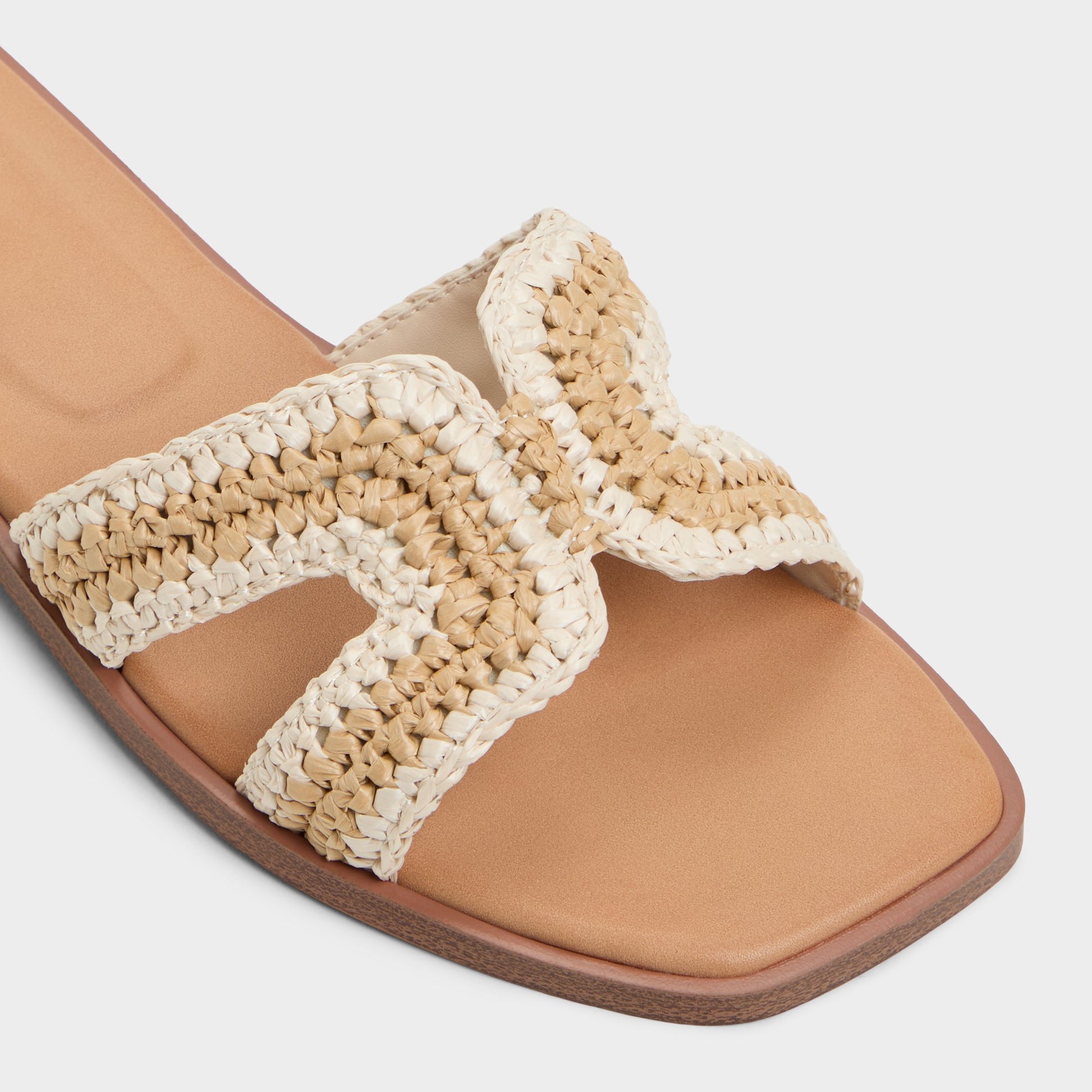 Close-up of the Beige Itsandal Slide sandal