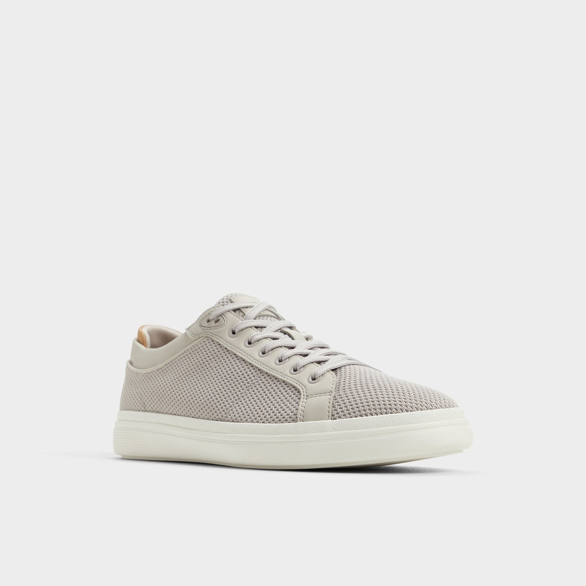 Three-quarter angle of Light Grey Finespec Low top sneaker's front side