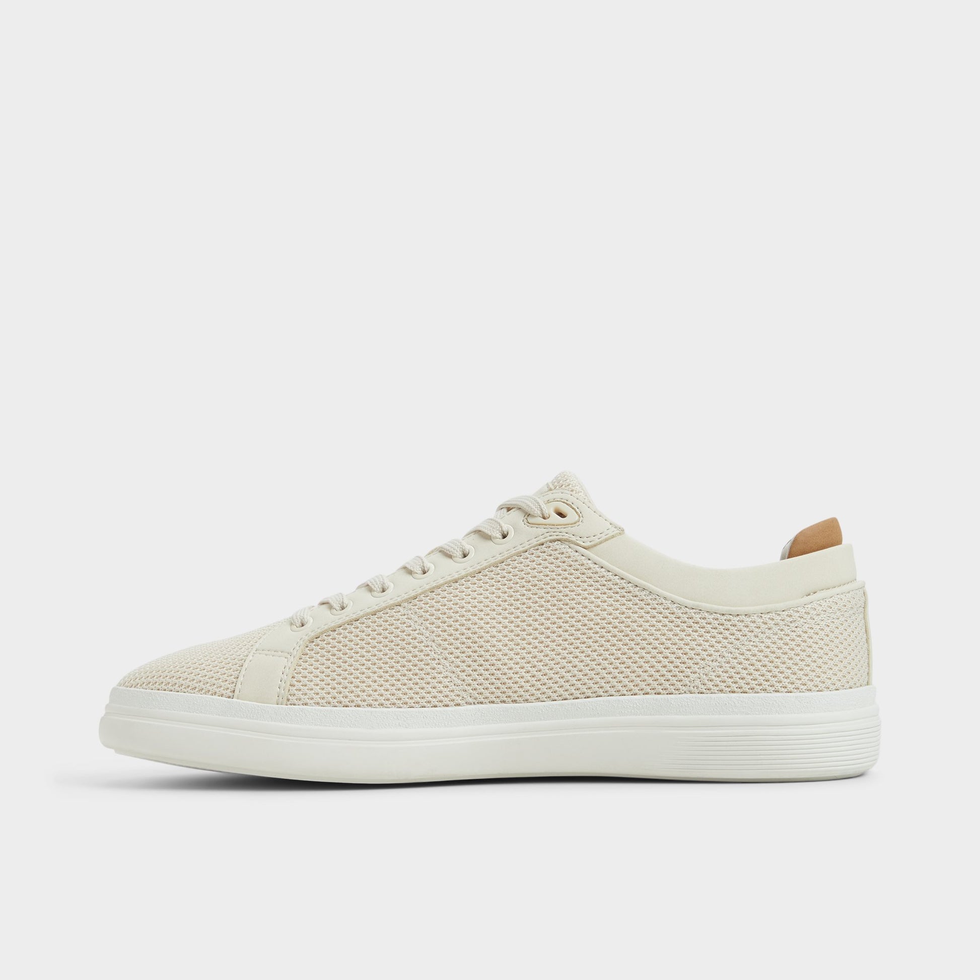 Vue latérale de Oss Finespec Sneaker bas