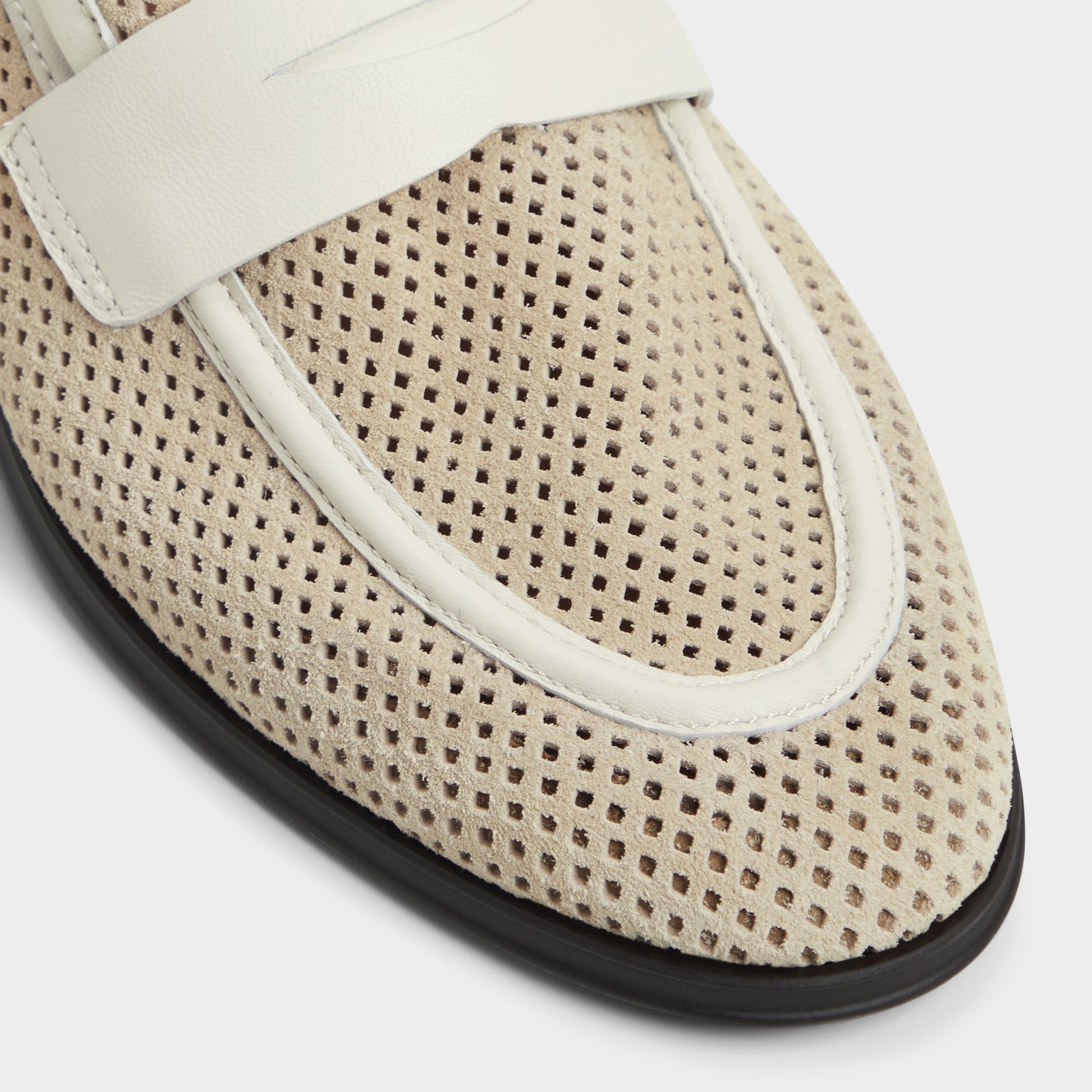 Close-up of the Beige Arnold Loafer