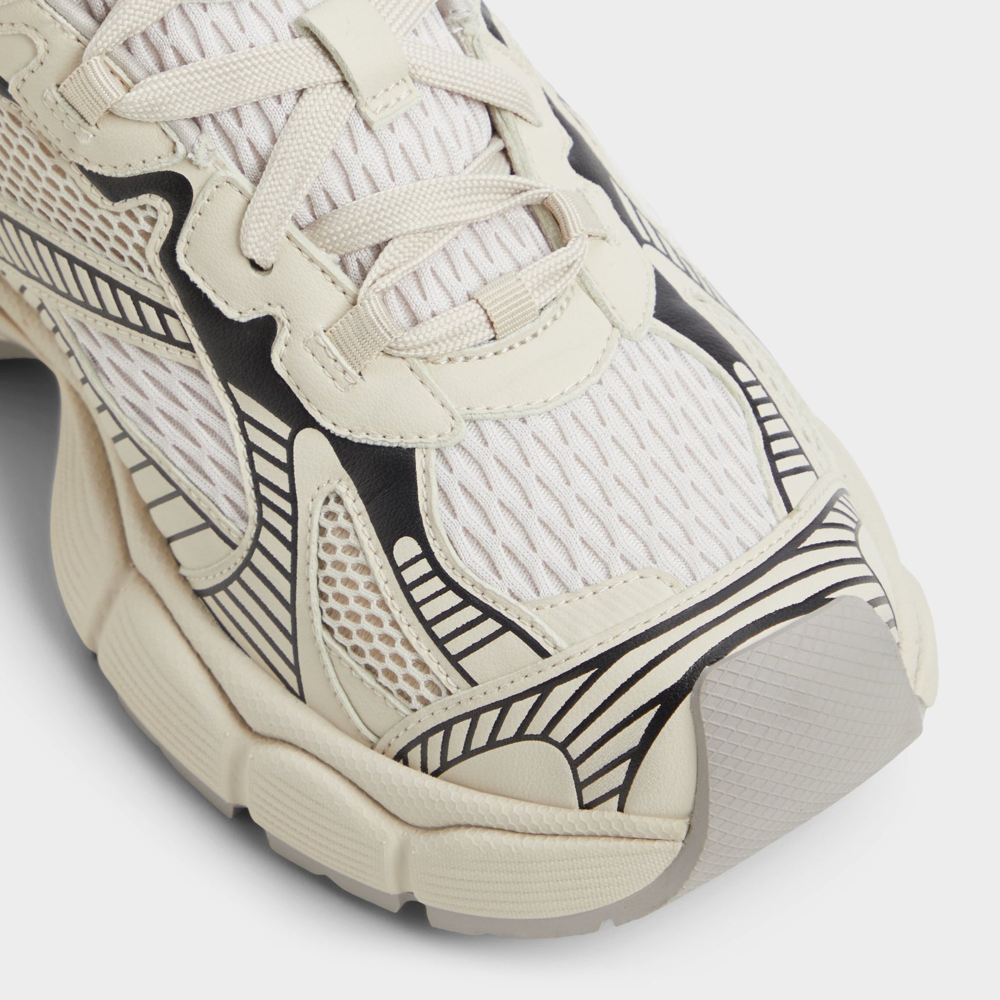 Close-up of the Light Beige Jensen Jogger sneaker