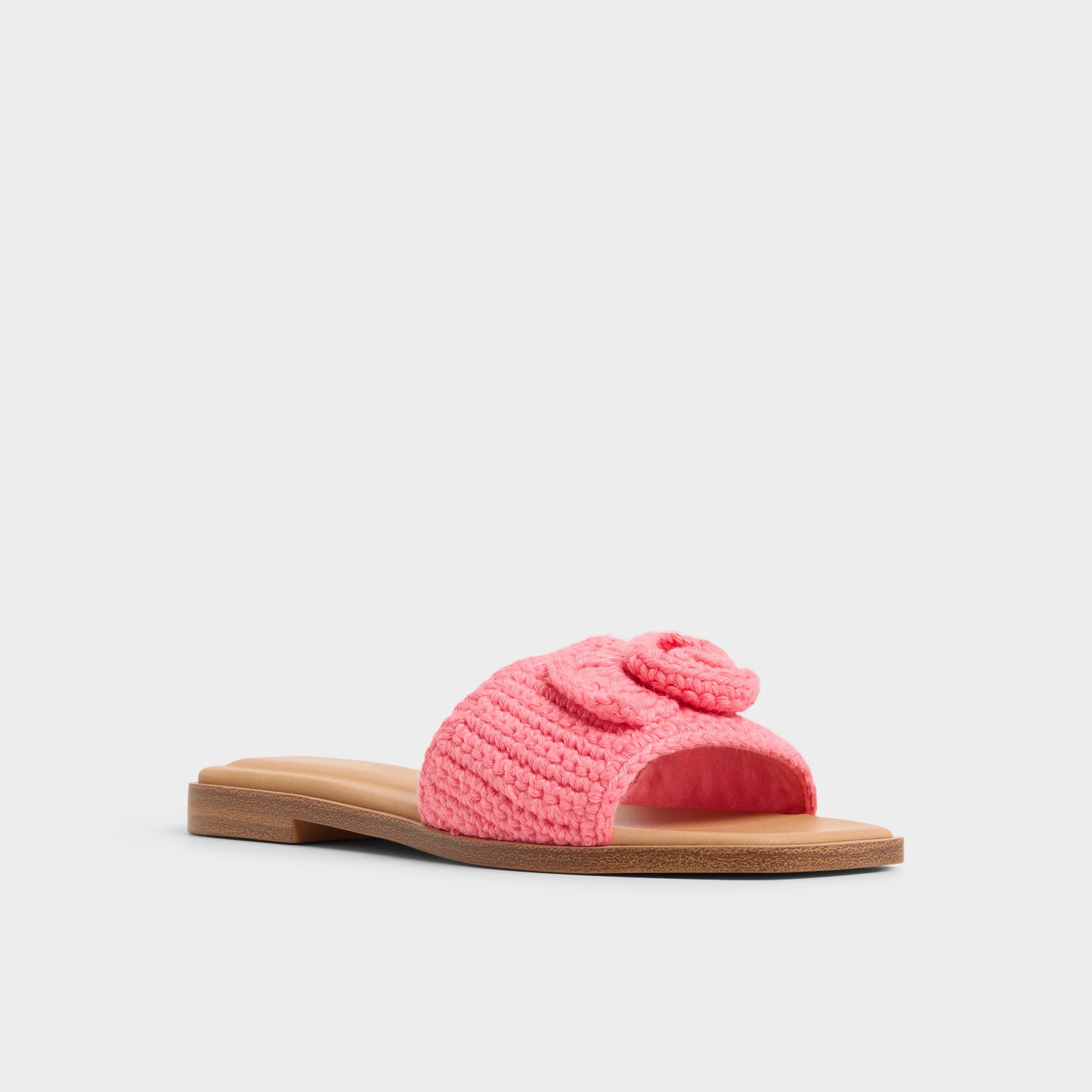 Three-quarter angle of Medium Pink Sabbia Slide sandal's front side