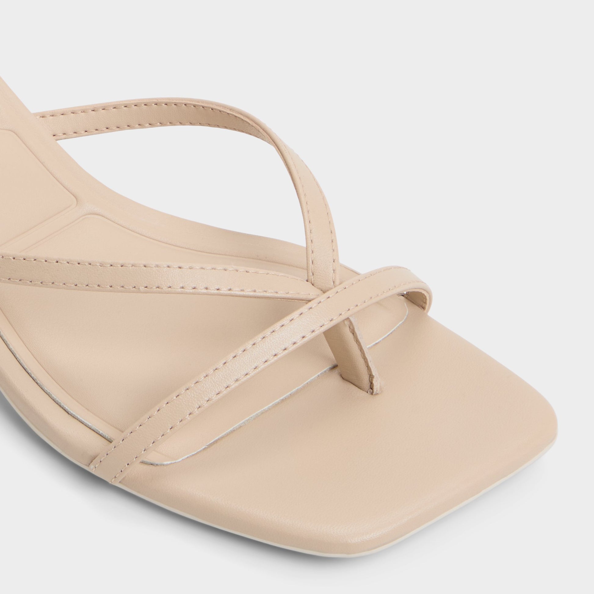 Gros plan de la Beige Moyen Soffie Sandale à talon haut