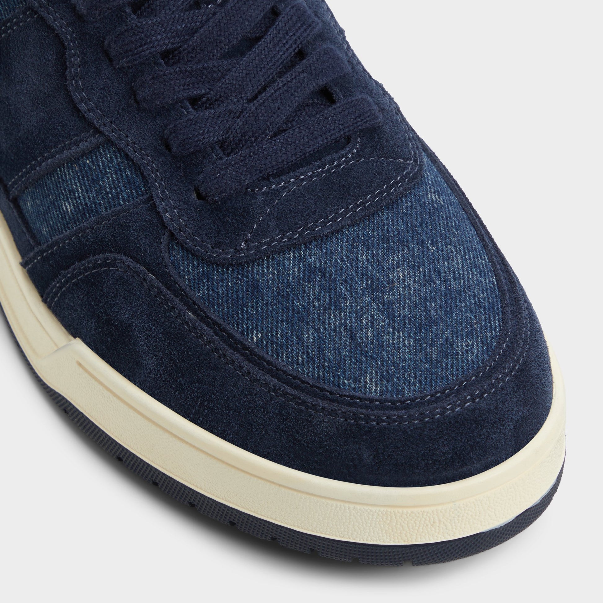 Close-up of the Denim Topper Low top sneaker