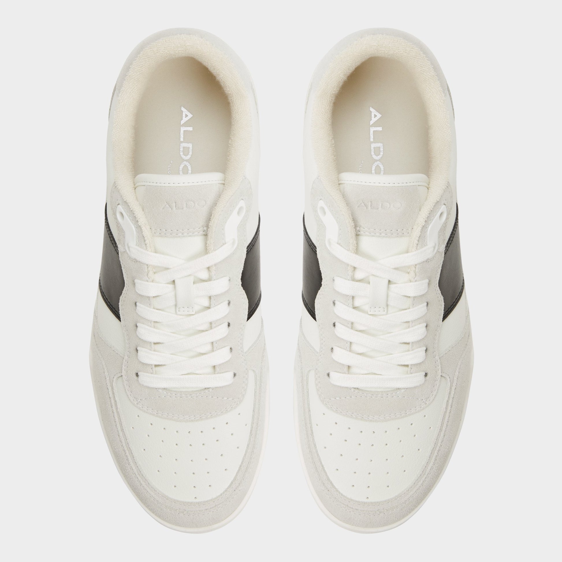 Top-down view of the Ivory Topper Low top sneaker