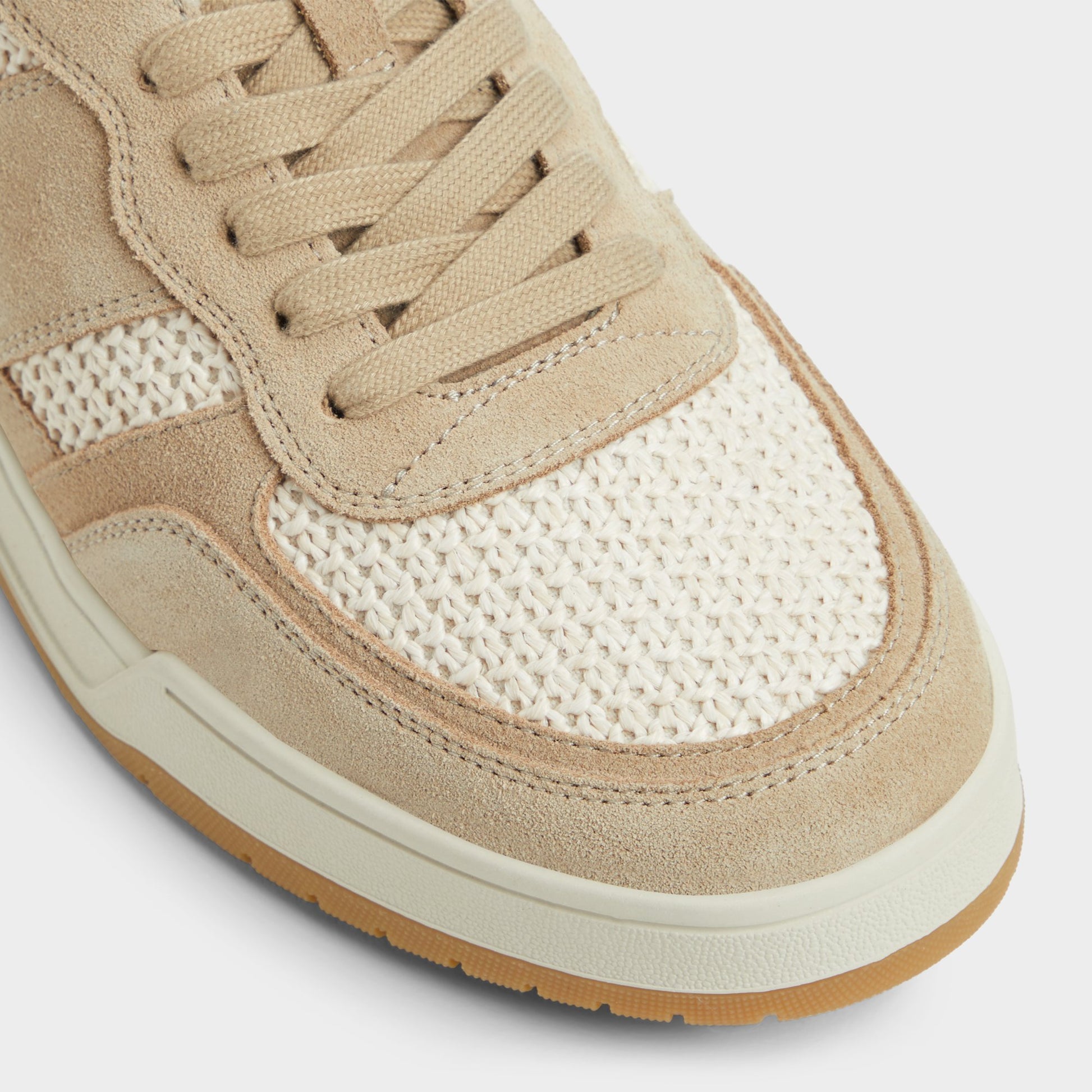 Close-up of the Natural Topper Low top sneaker