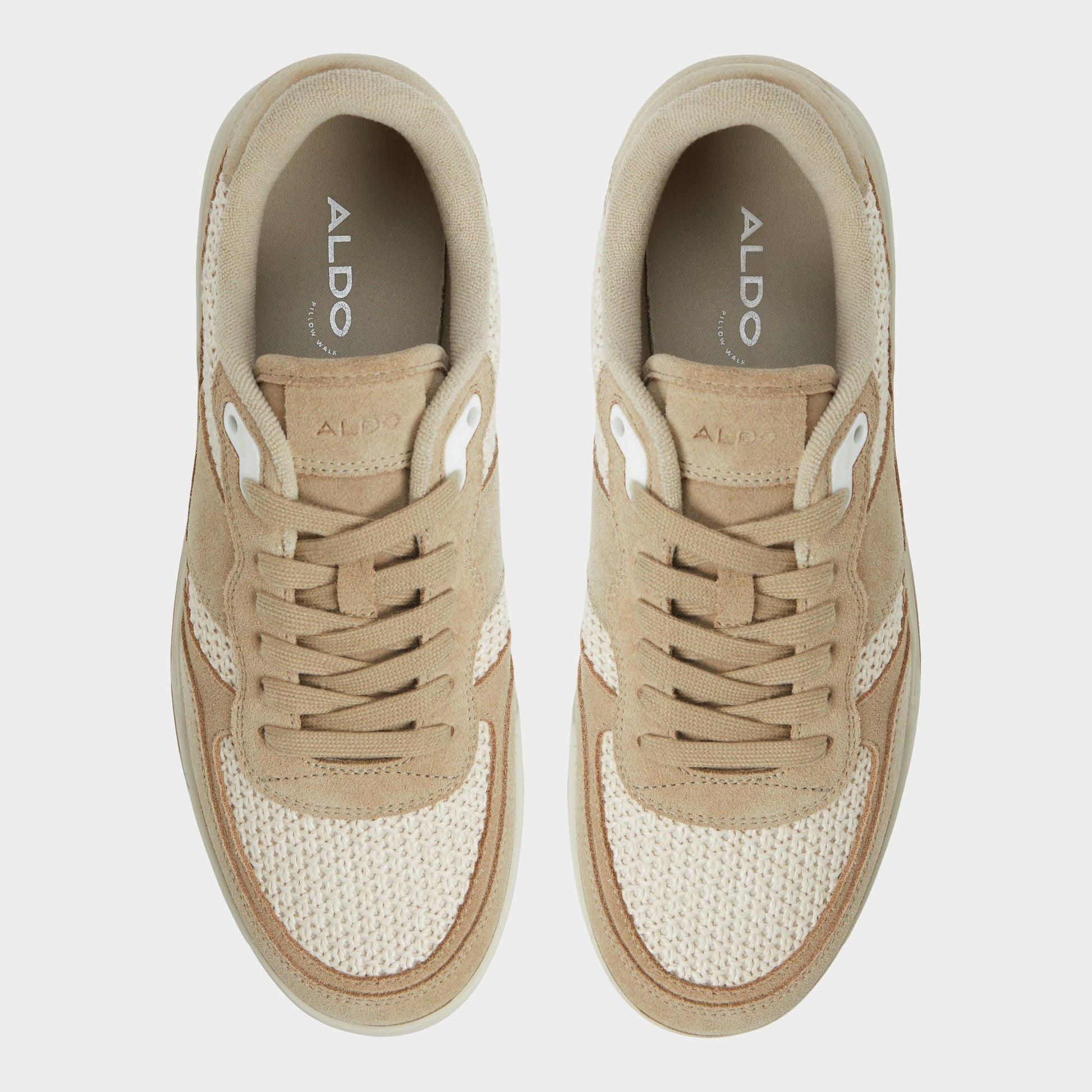 Top-down view of the Natural Topper Low top sneaker
