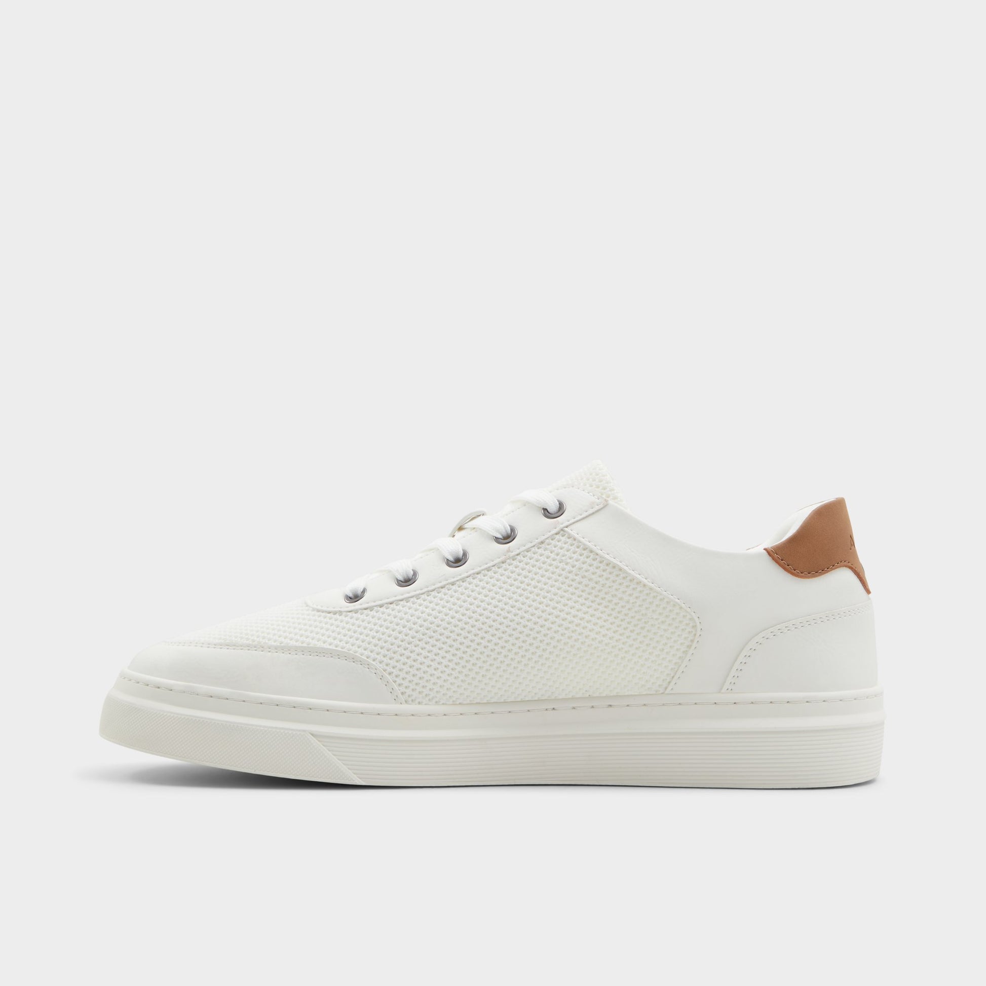 Side view of White Mmcenroe Low top sneaker