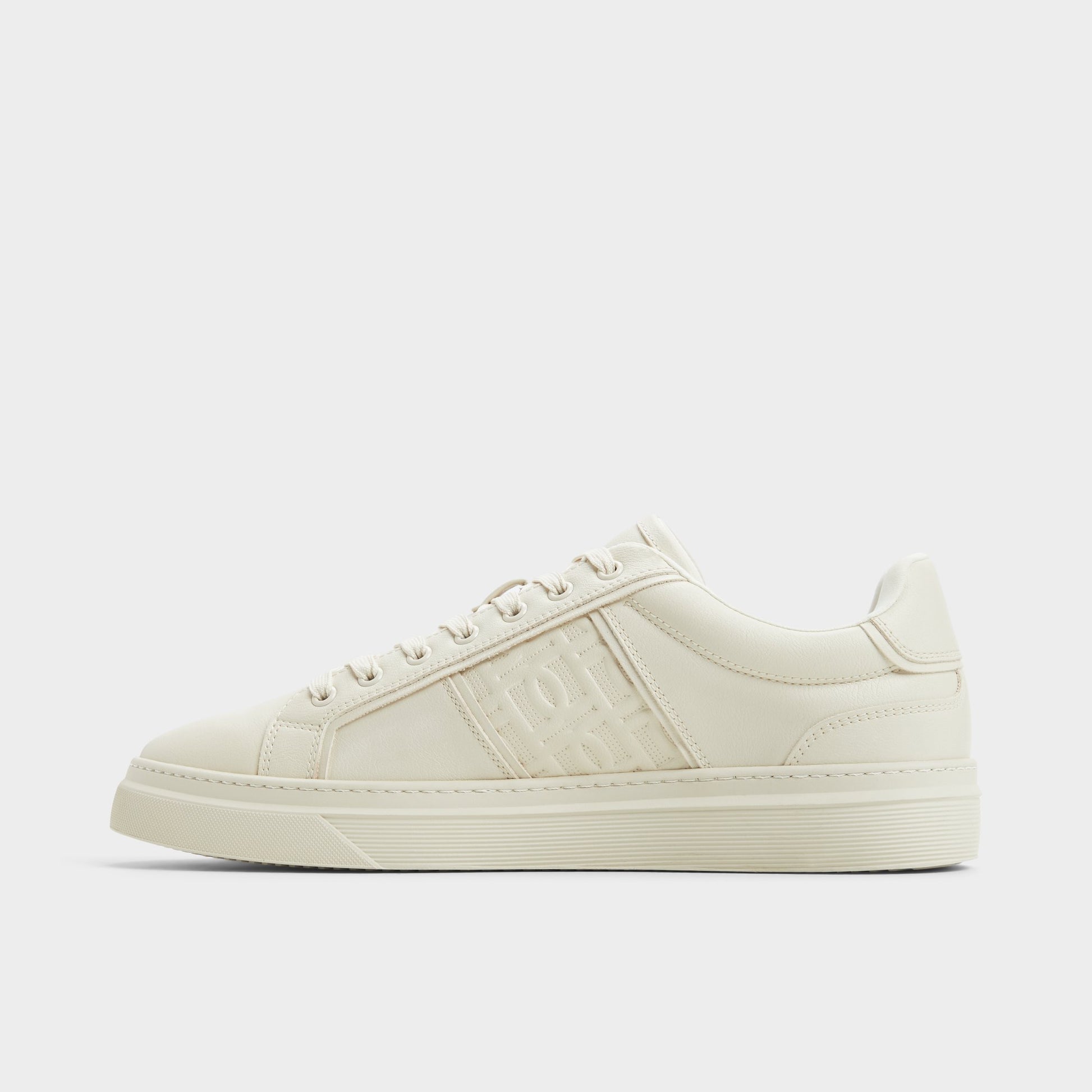 Side view of Ivory Ccourtline Low top sneaker