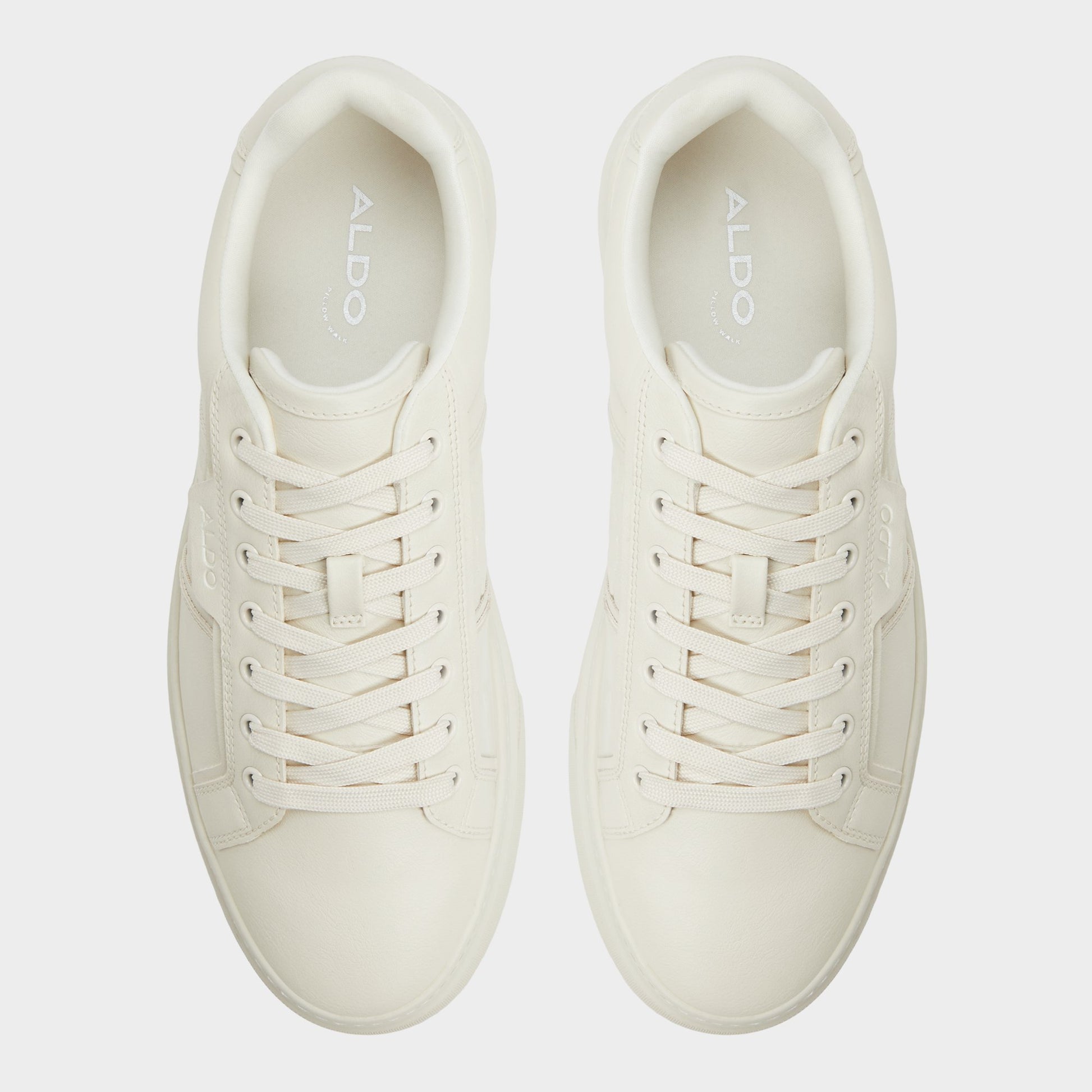 Top-down view of the Ivory Ccourtline Low top sneaker