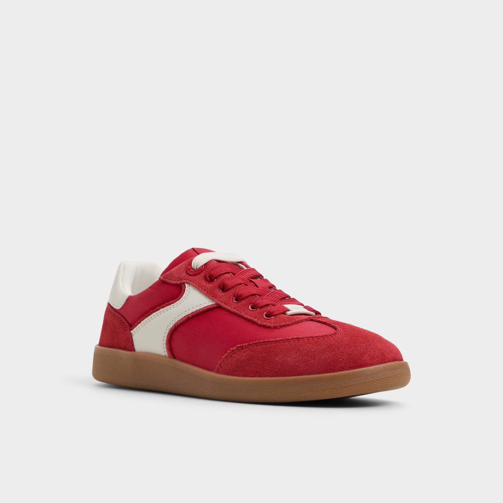 Three-quarter angle of Medium Red Erilg Low top sneaker's front side