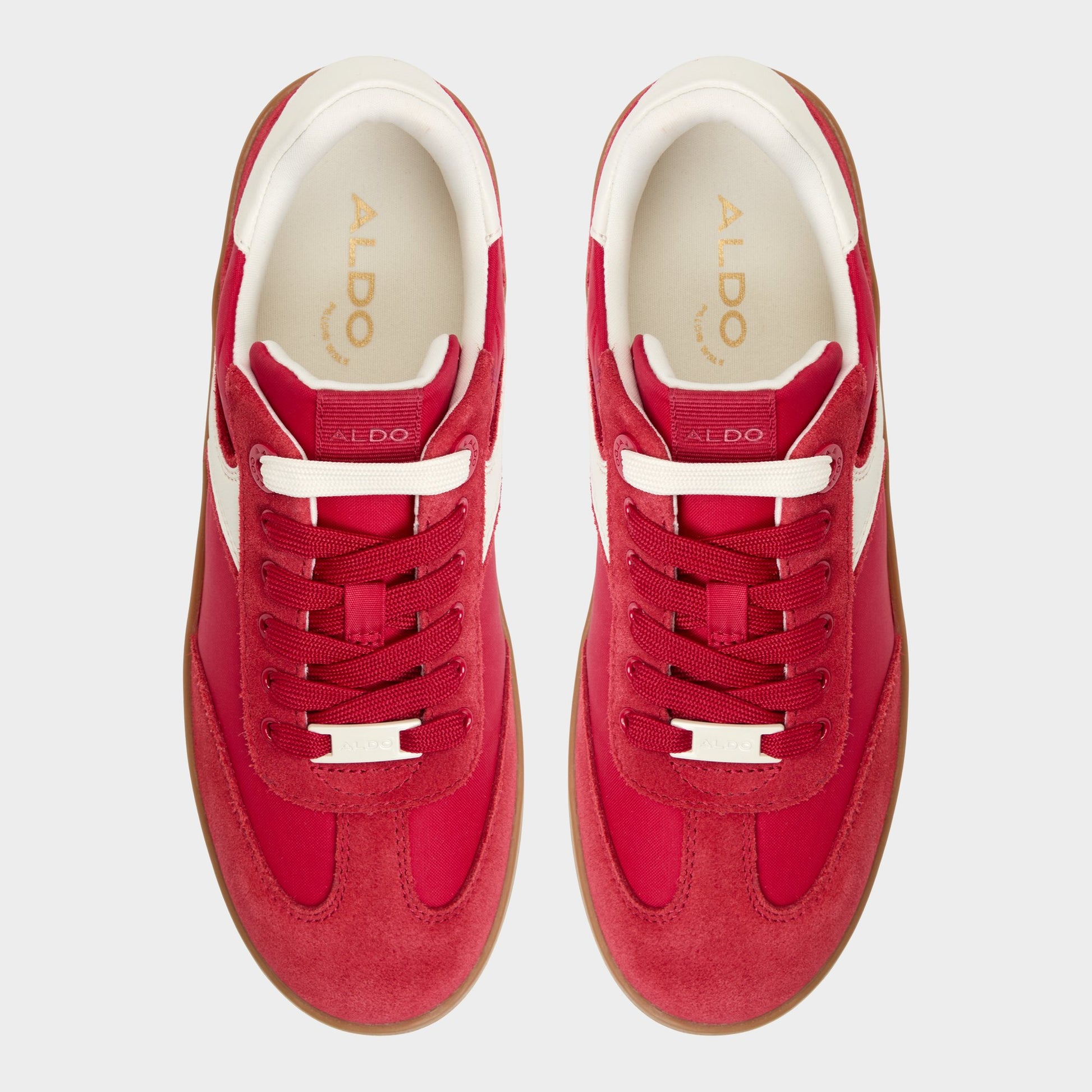 Top-down view of the Medium Red Erilg Low top sneaker