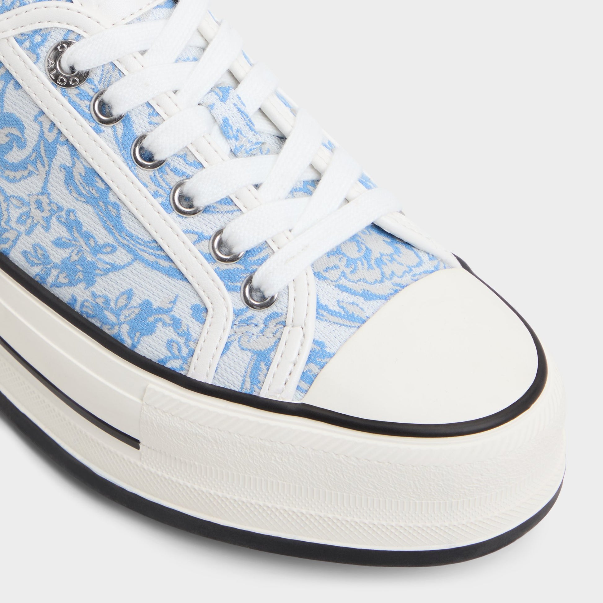 Close-up of the Open Blue Rayes Low top sneaker