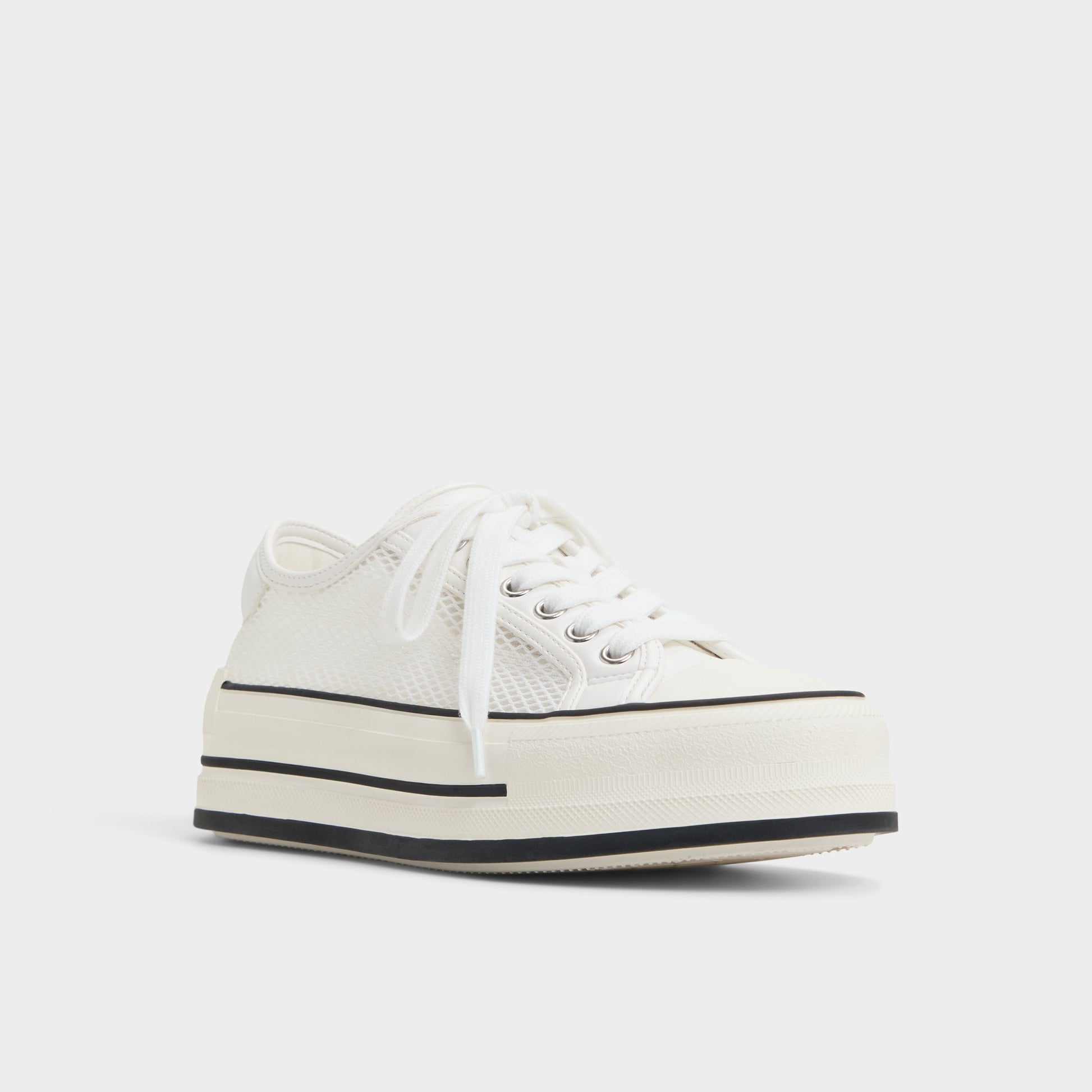 Three-quarter angle of White Rayes Low top sneaker's front side